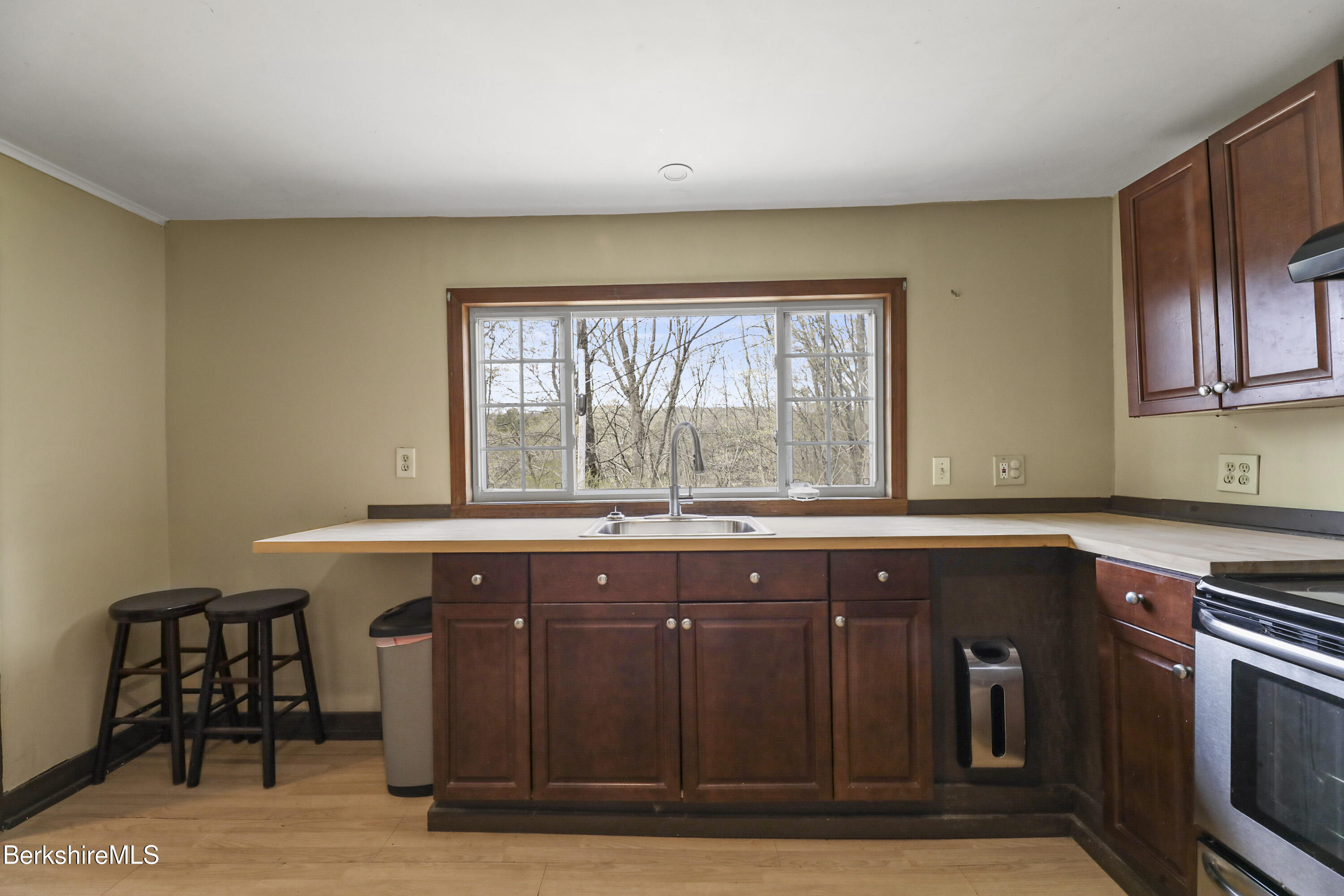 30 Glassworks Rd, Lanesborough, Massachusetts image 9