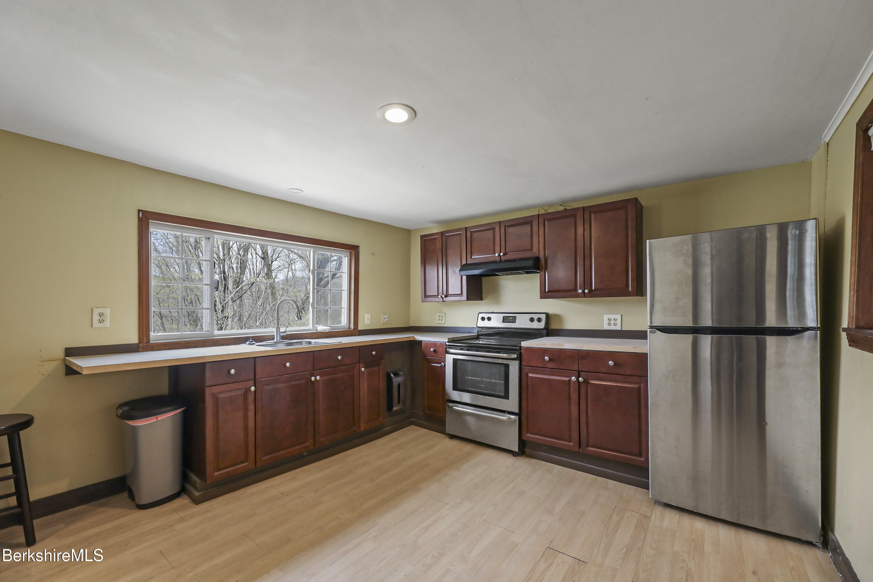 30 Glassworks Rd, Lanesborough, Massachusetts image 11