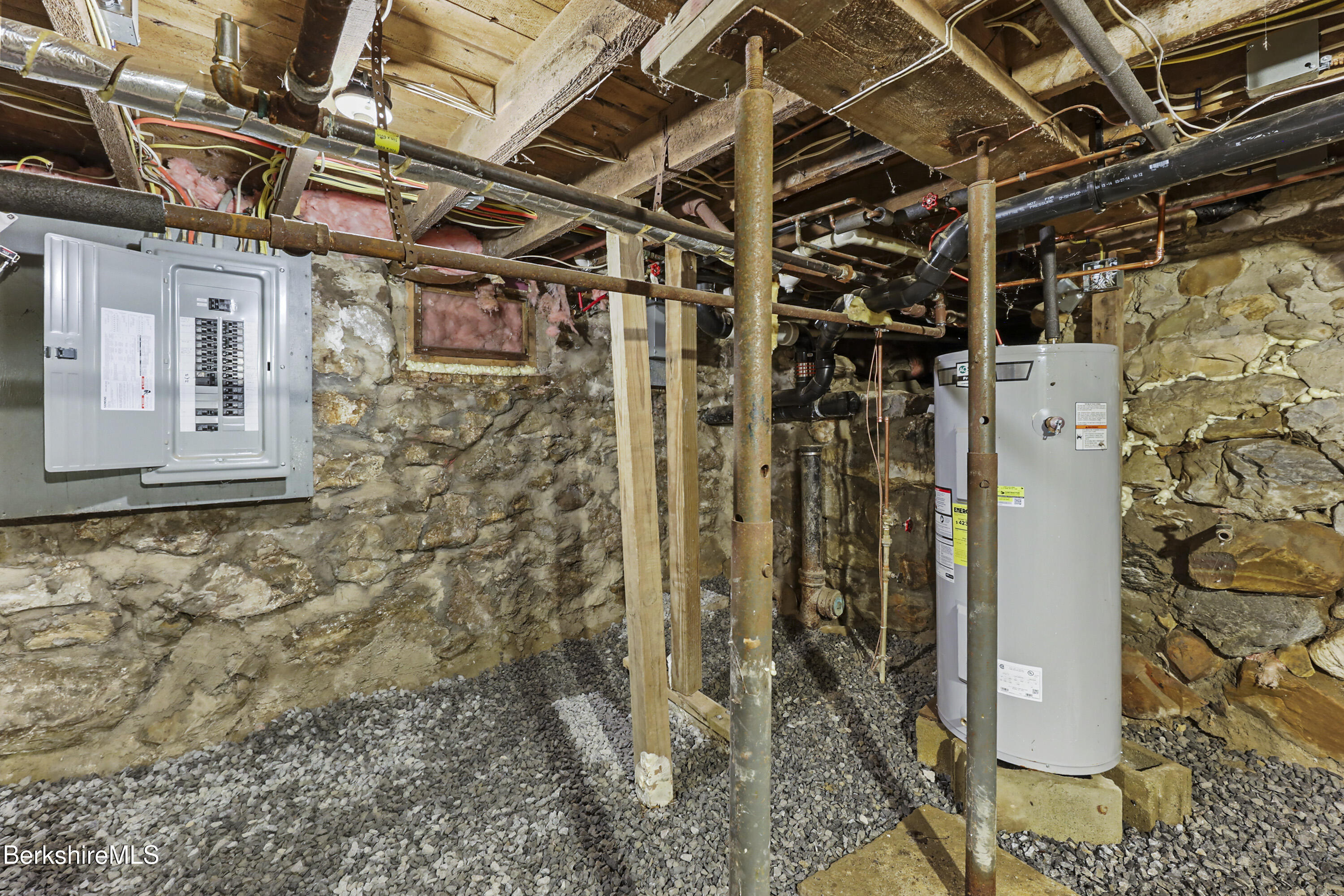 30 Glassworks Rd, Lanesborough, Massachusetts image 28