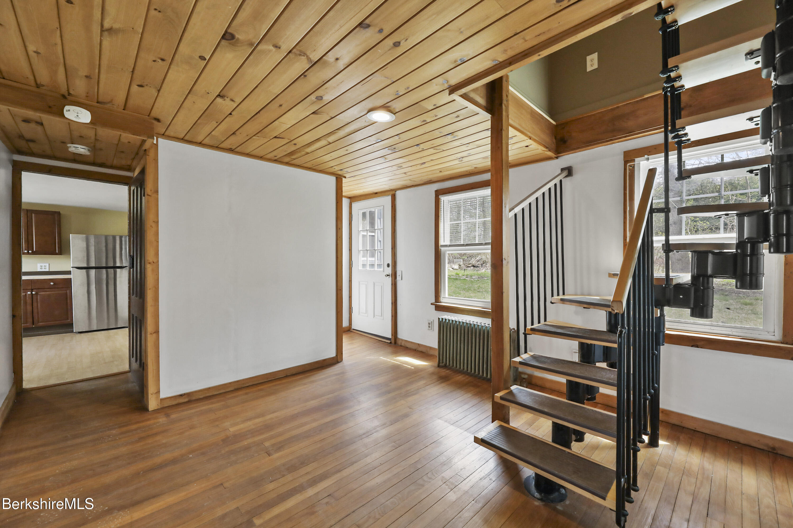 30 Glassworks Rd, Lanesborough, Massachusetts image 13