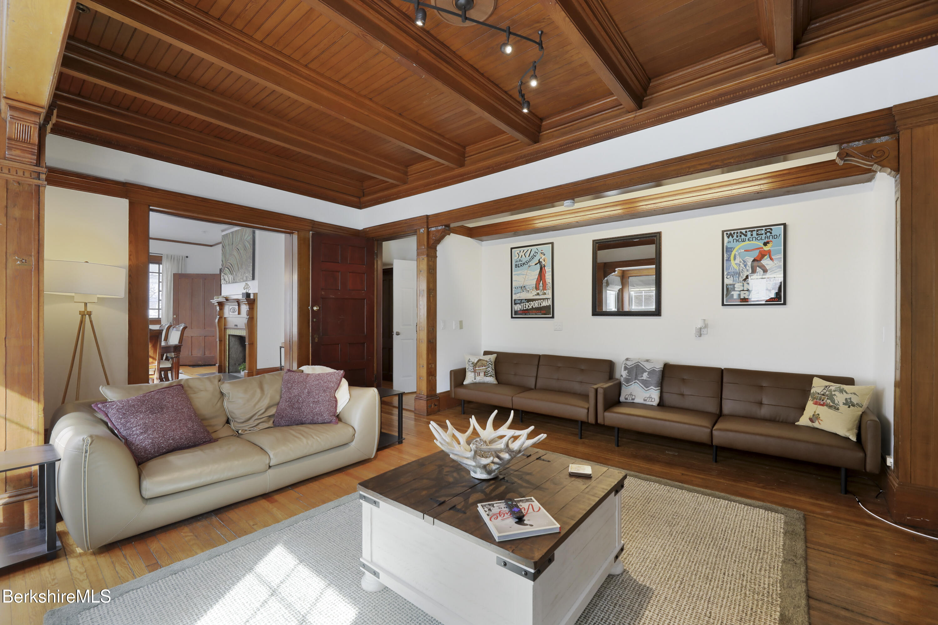 Pittsfield, Massachusetts 01201, United States, 6 Bedrooms Bedrooms, ,3 BathroomsBathrooms,Residential,Active,216840