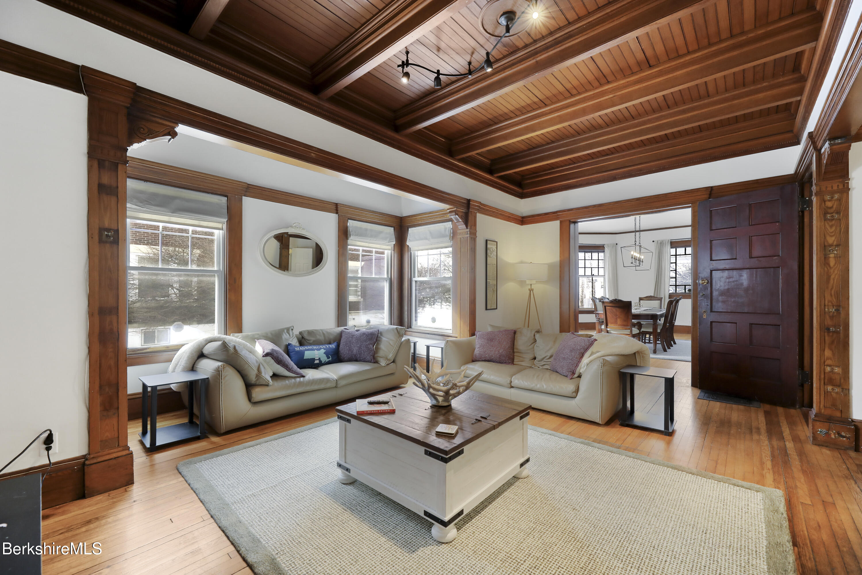 Pittsfield, Massachusetts 01201, United States, 6 Bedrooms Bedrooms, ,3 BathroomsBathrooms,Residential,Active,216840