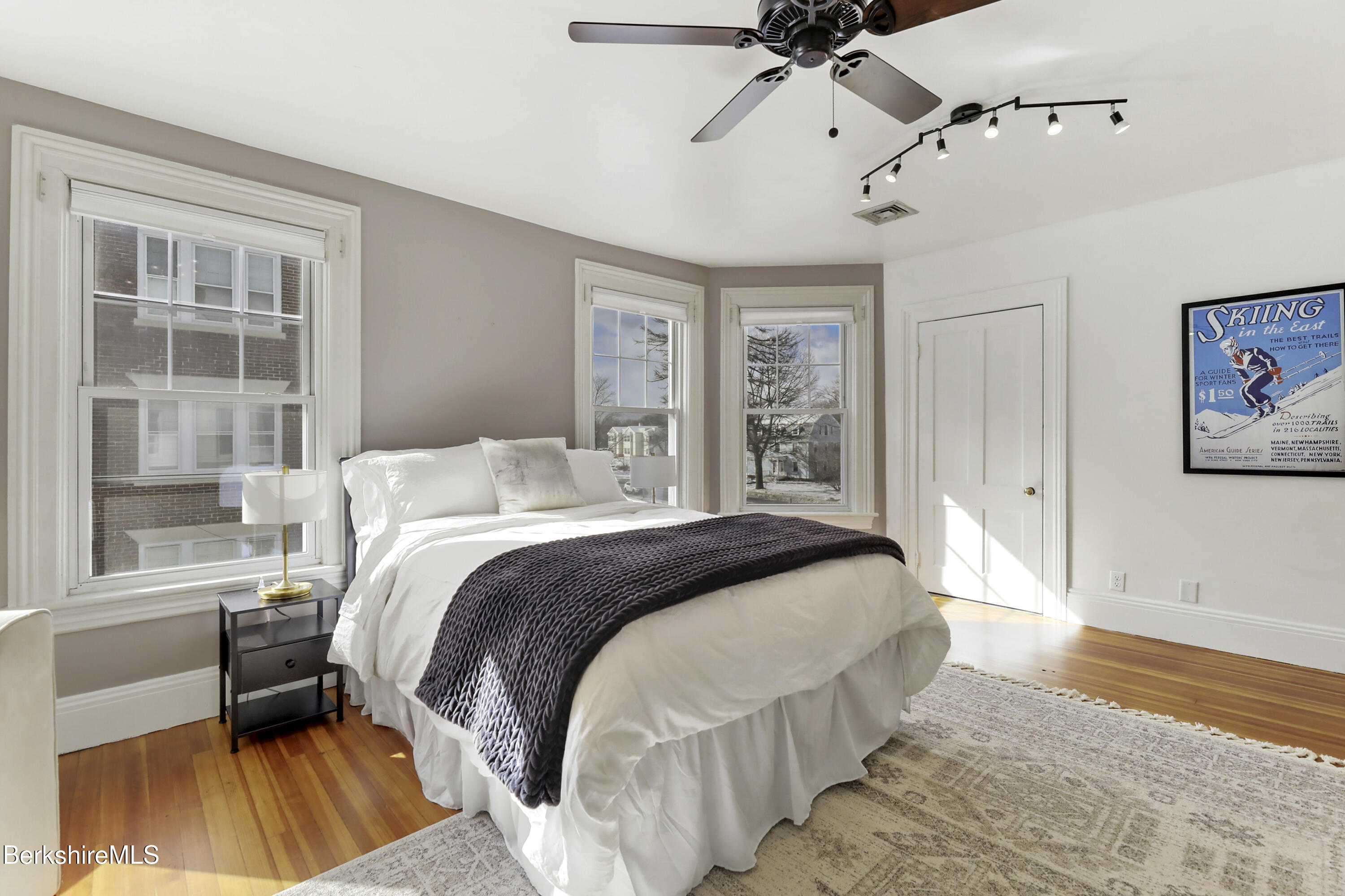 Pittsfield, Massachusetts 01201, United States, 6 Bedrooms Bedrooms, ,3 BathroomsBathrooms,Residential,Active,216840