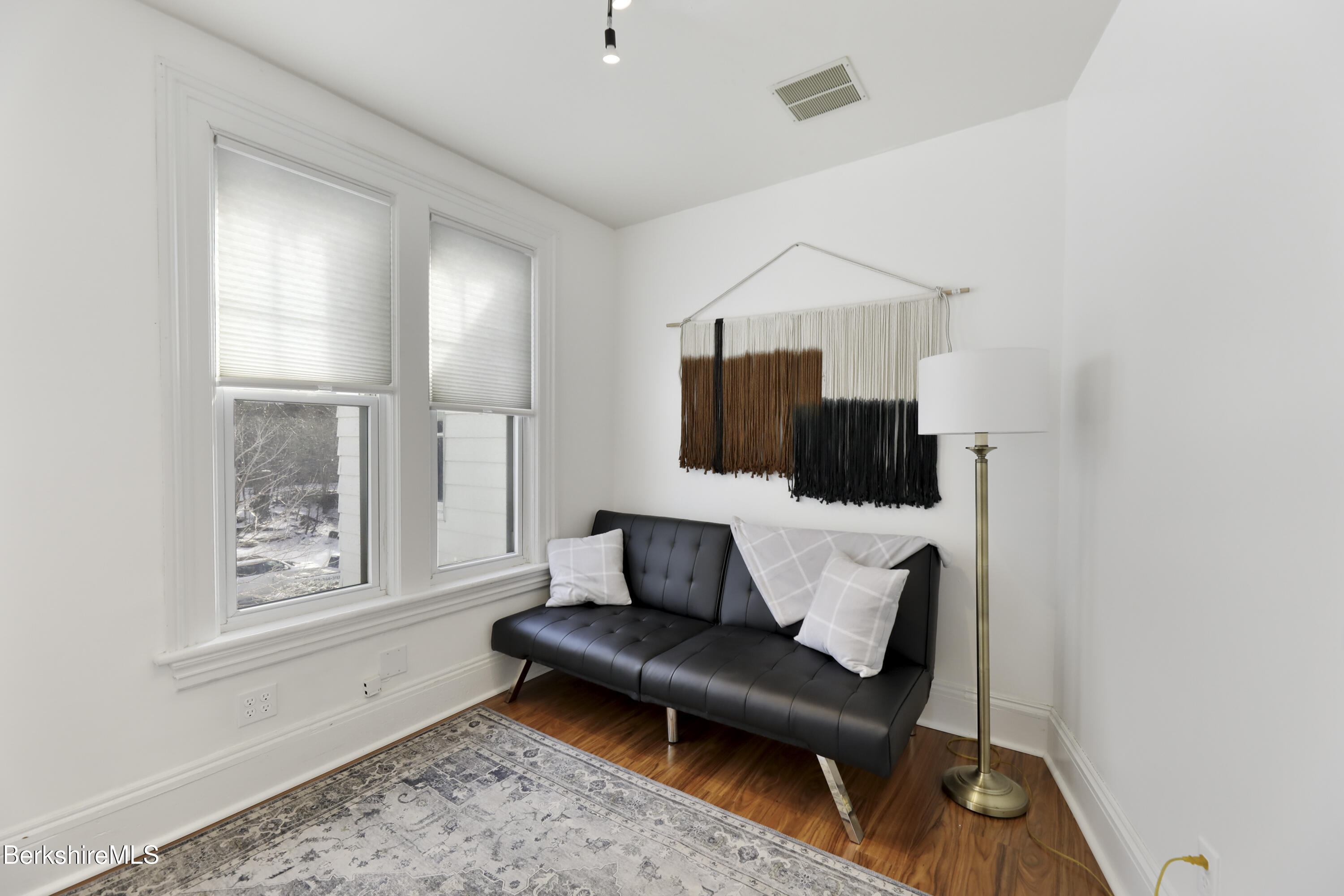 Pittsfield, Massachusetts 01201, United States, 6 Bedrooms Bedrooms, ,3 BathroomsBathrooms,Residential,Active,216840