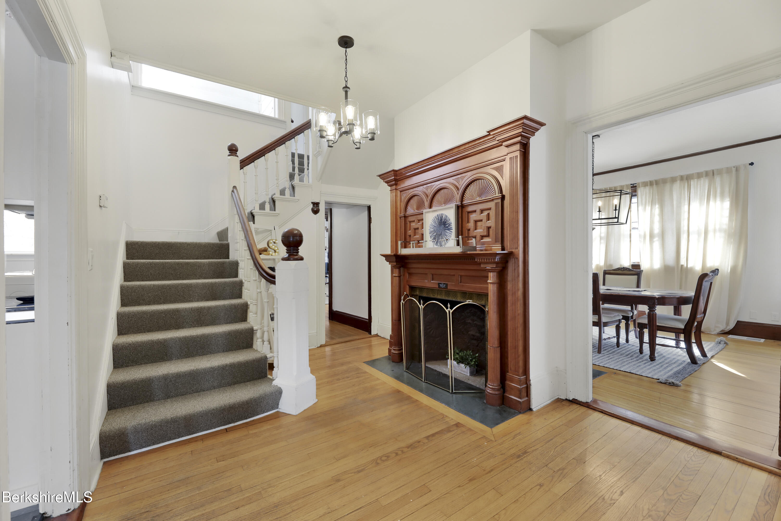 Pittsfield, Massachusetts 01201, United States, 6 Bedrooms Bedrooms, ,3 BathroomsBathrooms,Residential,Active,216840