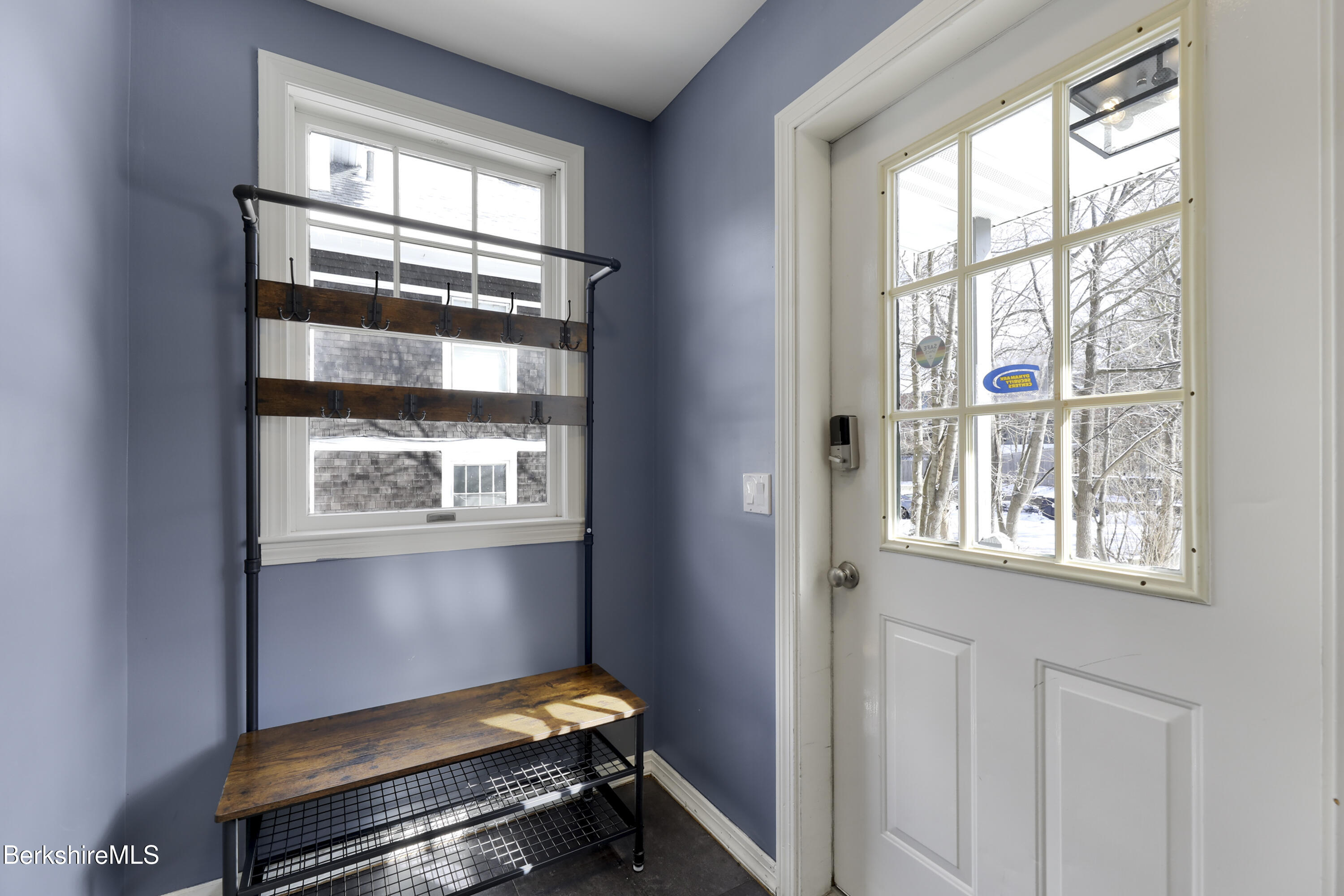 Pittsfield, Massachusetts 01201, United States, 6 Bedrooms Bedrooms, ,3 BathroomsBathrooms,Residential,Active,216840