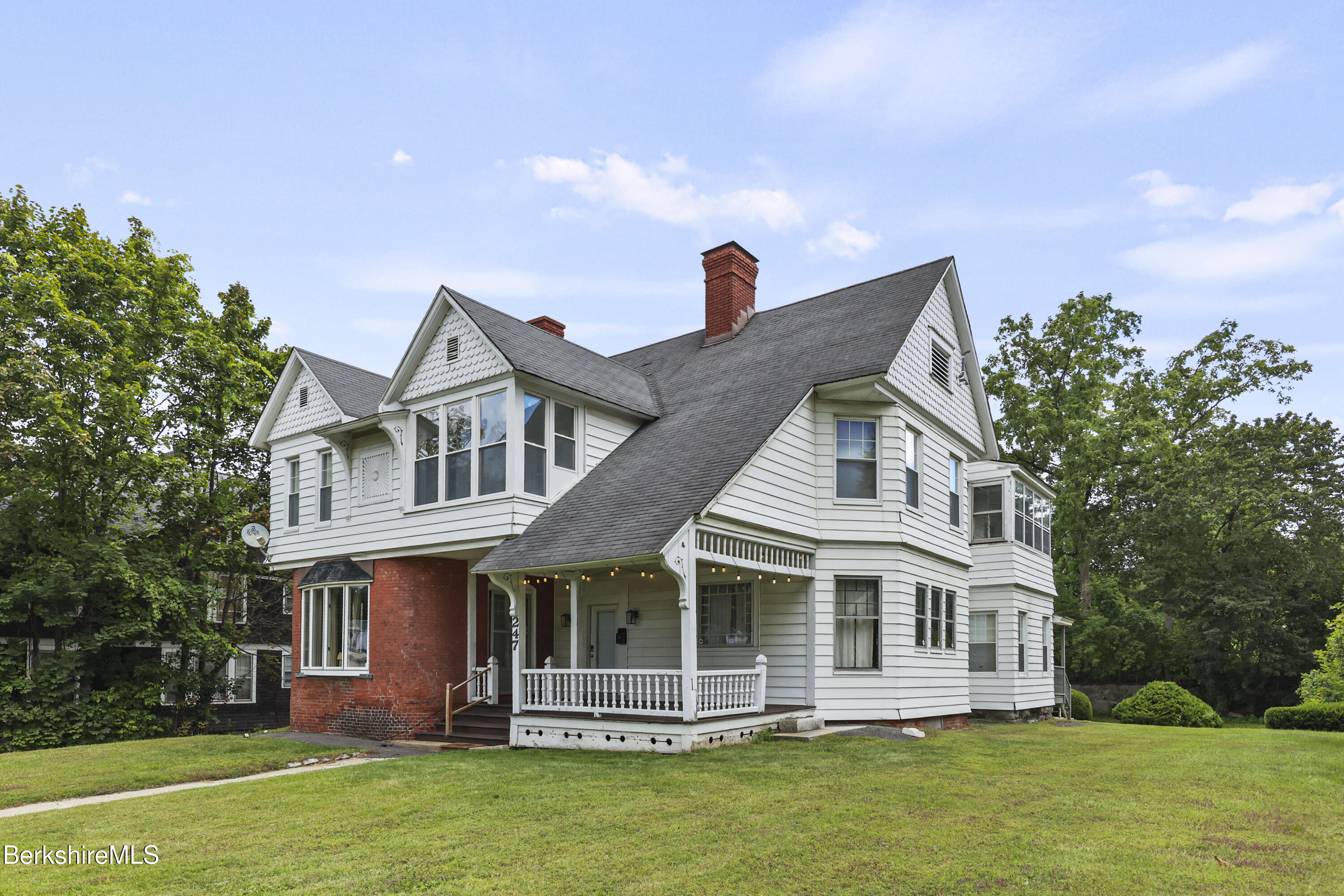 Pittsfield, Massachusetts 01201, United States, 6 Bedrooms Bedrooms, ,3 BathroomsBathrooms,Residential,Active,216840