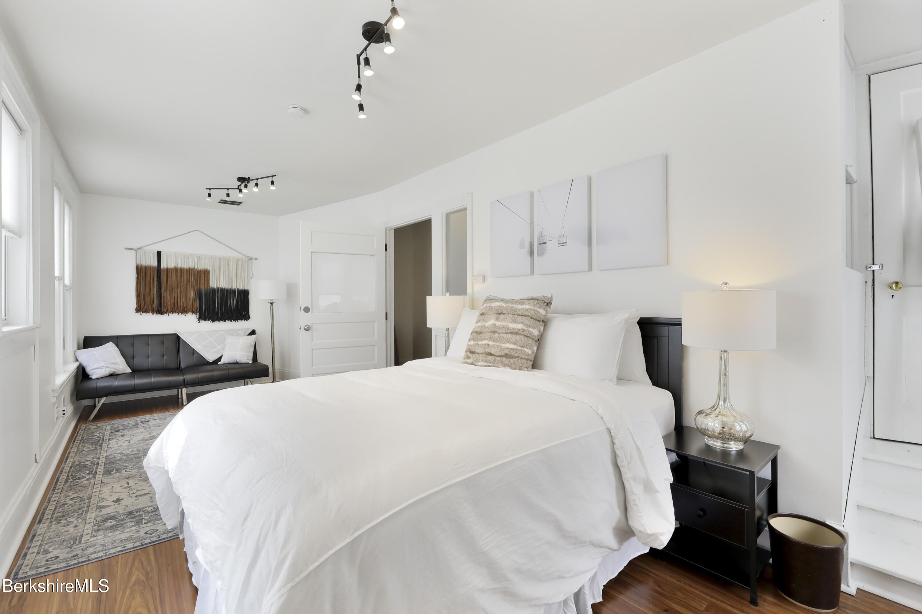 Pittsfield, Massachusetts 01201, United States, 6 Bedrooms Bedrooms, ,3 BathroomsBathrooms,Residential,Active,216840