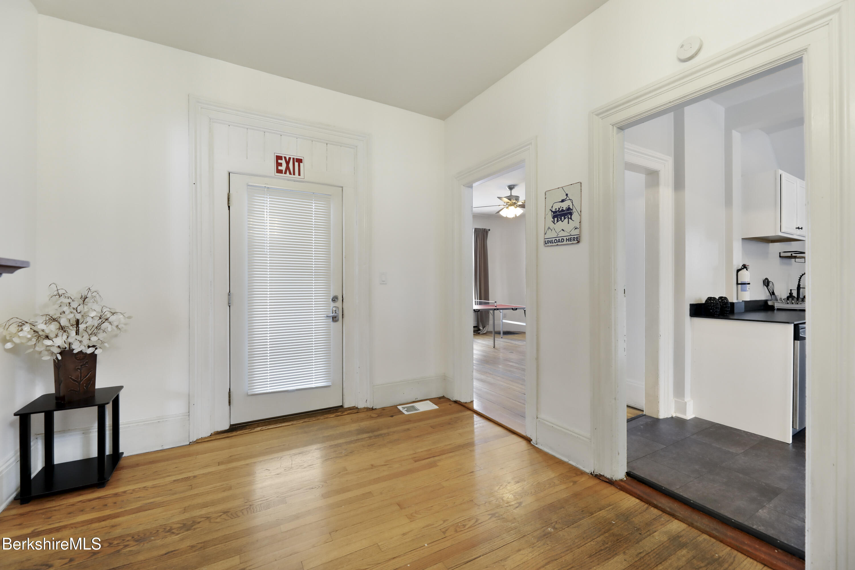 Pittsfield, Massachusetts 01201, United States, 6 Bedrooms Bedrooms, ,3 BathroomsBathrooms,Residential,Active,216840