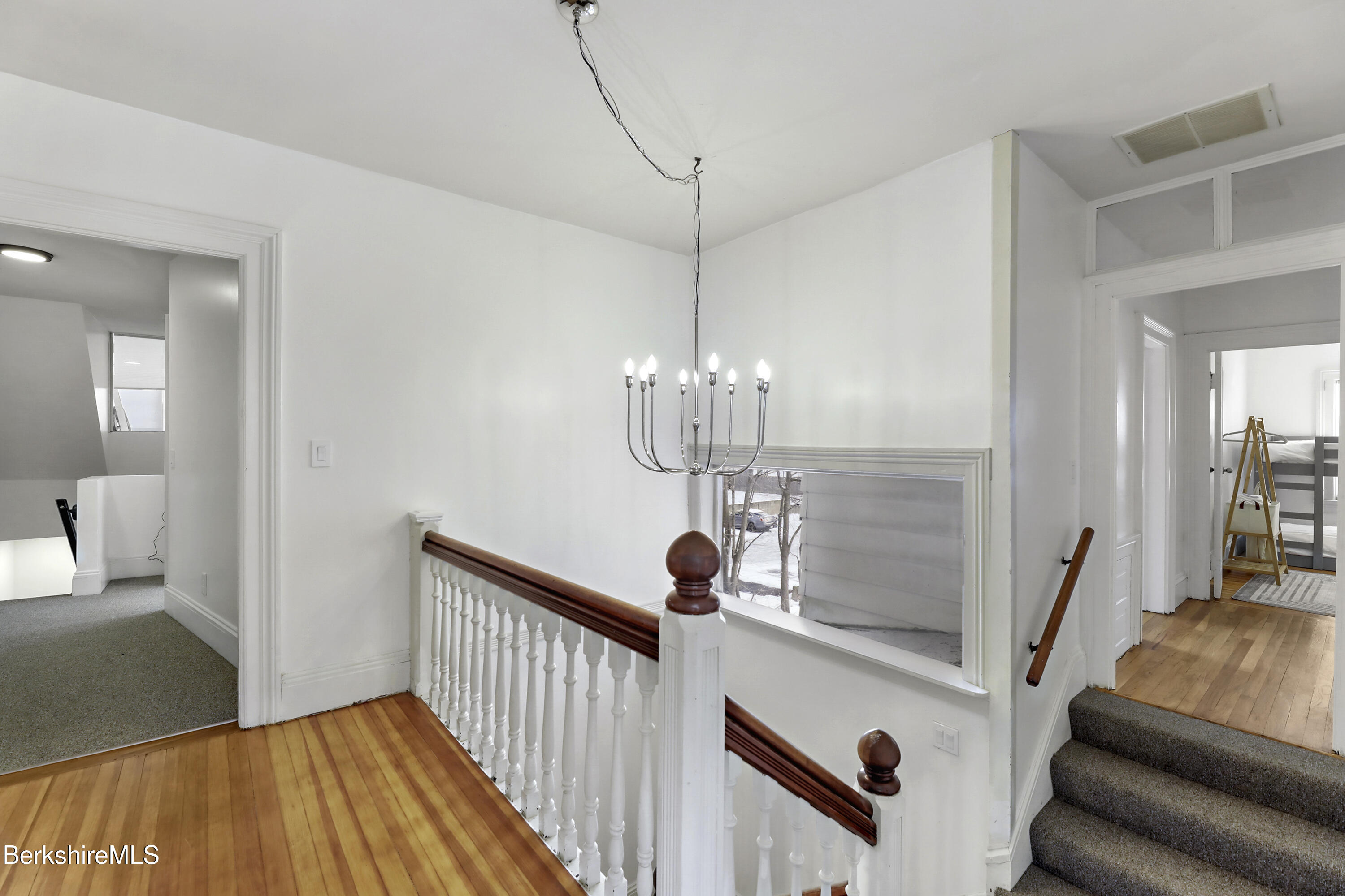 Pittsfield, Massachusetts 01201, United States, 6 Bedrooms Bedrooms, ,3 BathroomsBathrooms,Residential,Active,216840