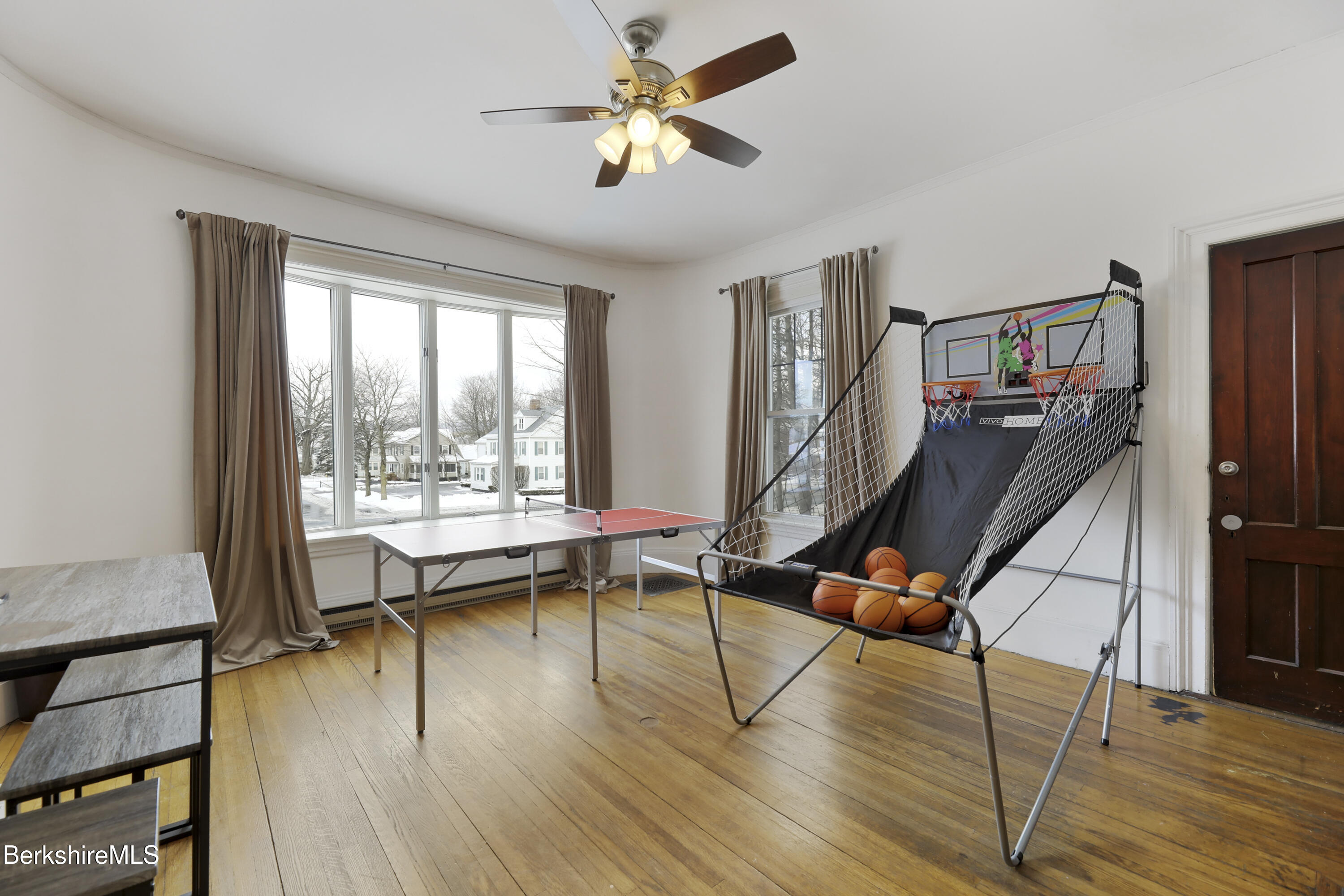 Pittsfield, Massachusetts 01201, United States, 6 Bedrooms Bedrooms, ,3 BathroomsBathrooms,Residential,Active,216840