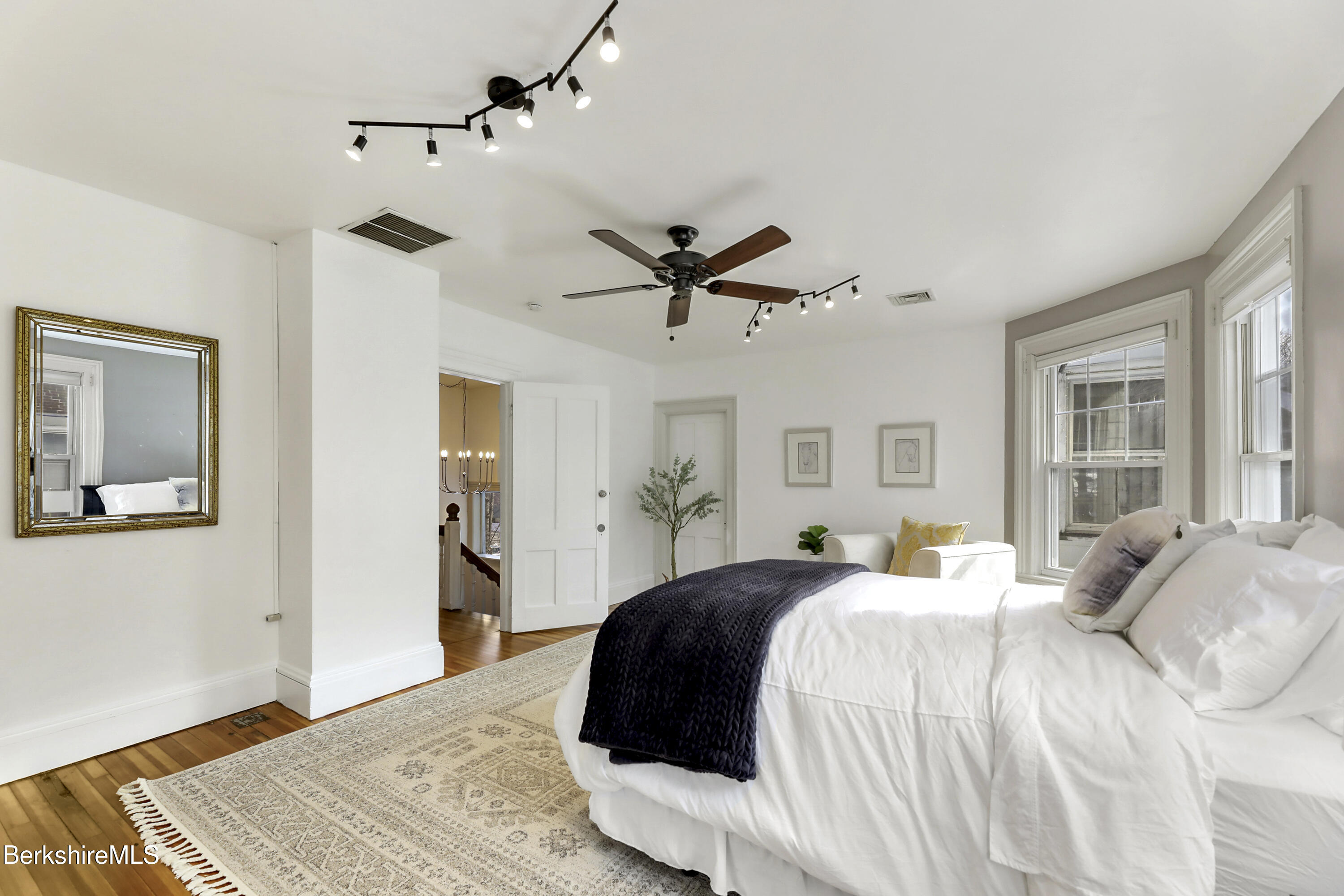 Pittsfield, Massachusetts 01201, United States, 6 Bedrooms Bedrooms, ,3 BathroomsBathrooms,Residential,Active,216840