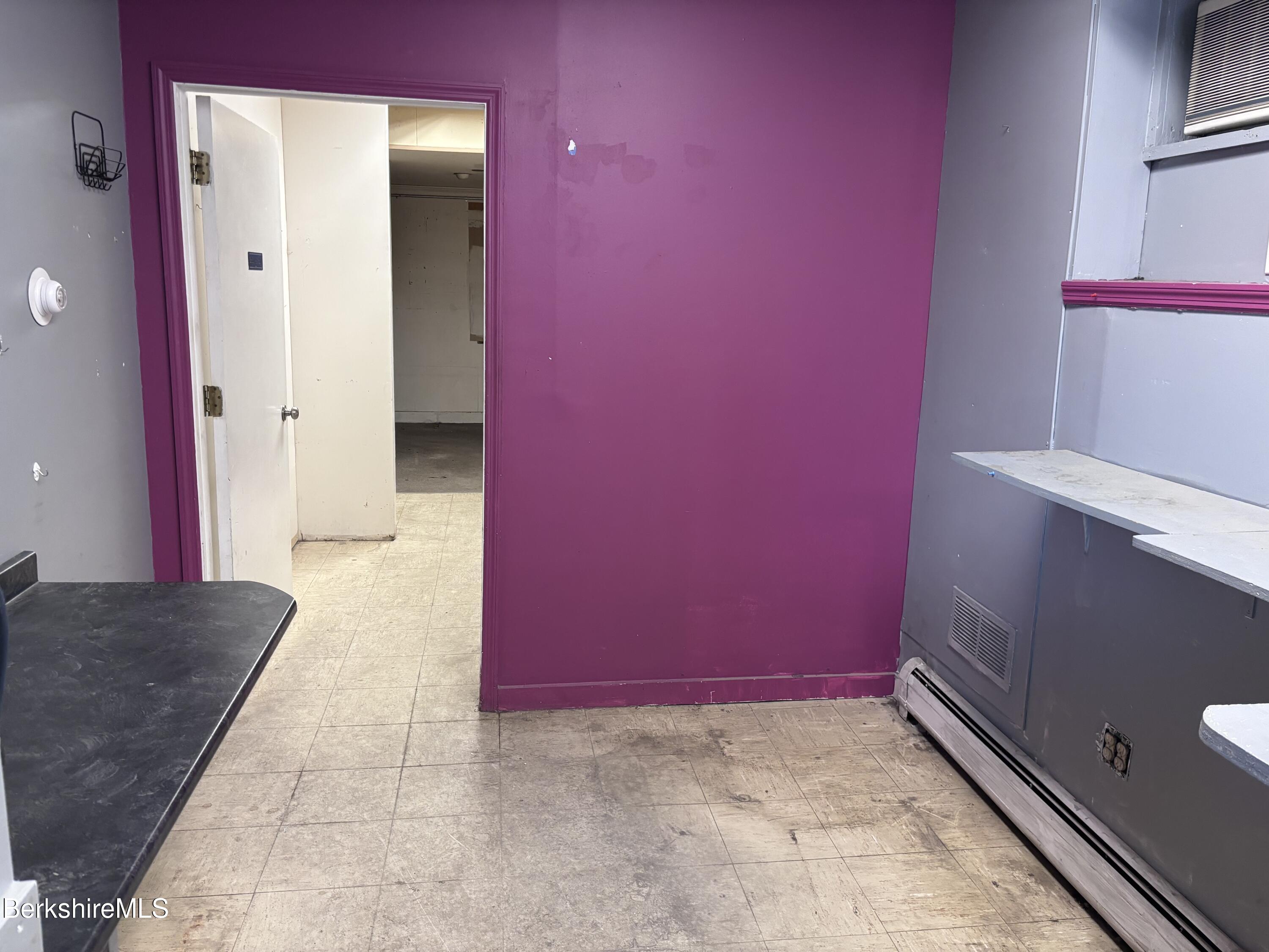 Pittsfield, Massachusetts 01201, United States, ,1 BathroomBathrooms,Residential,Active,68240
