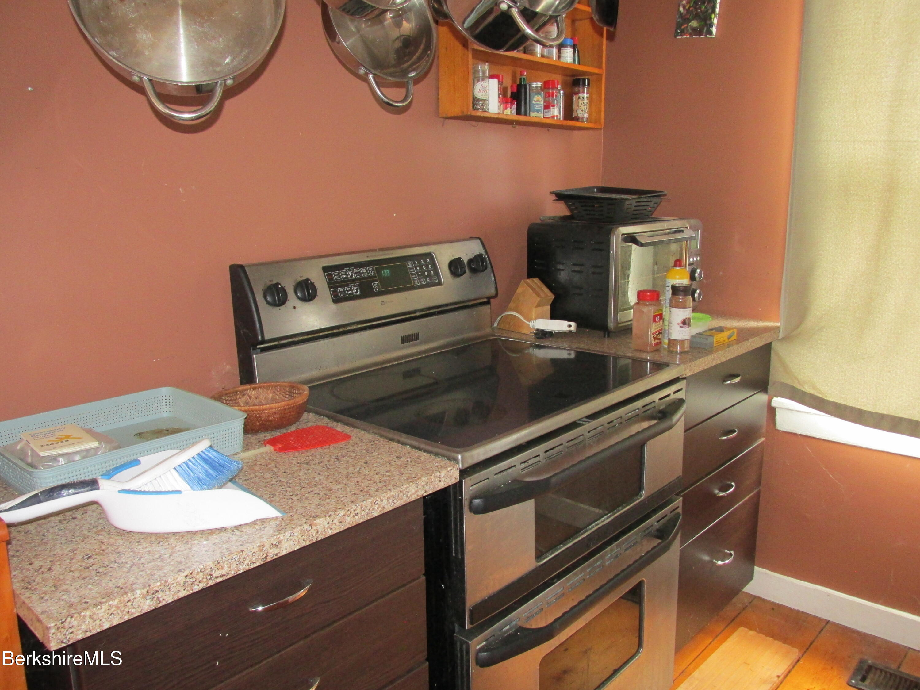 Ghent, New York 12075, United States, 3 Bedrooms Bedrooms, ,2 BathroomsBathrooms,Residential,Pending,111447