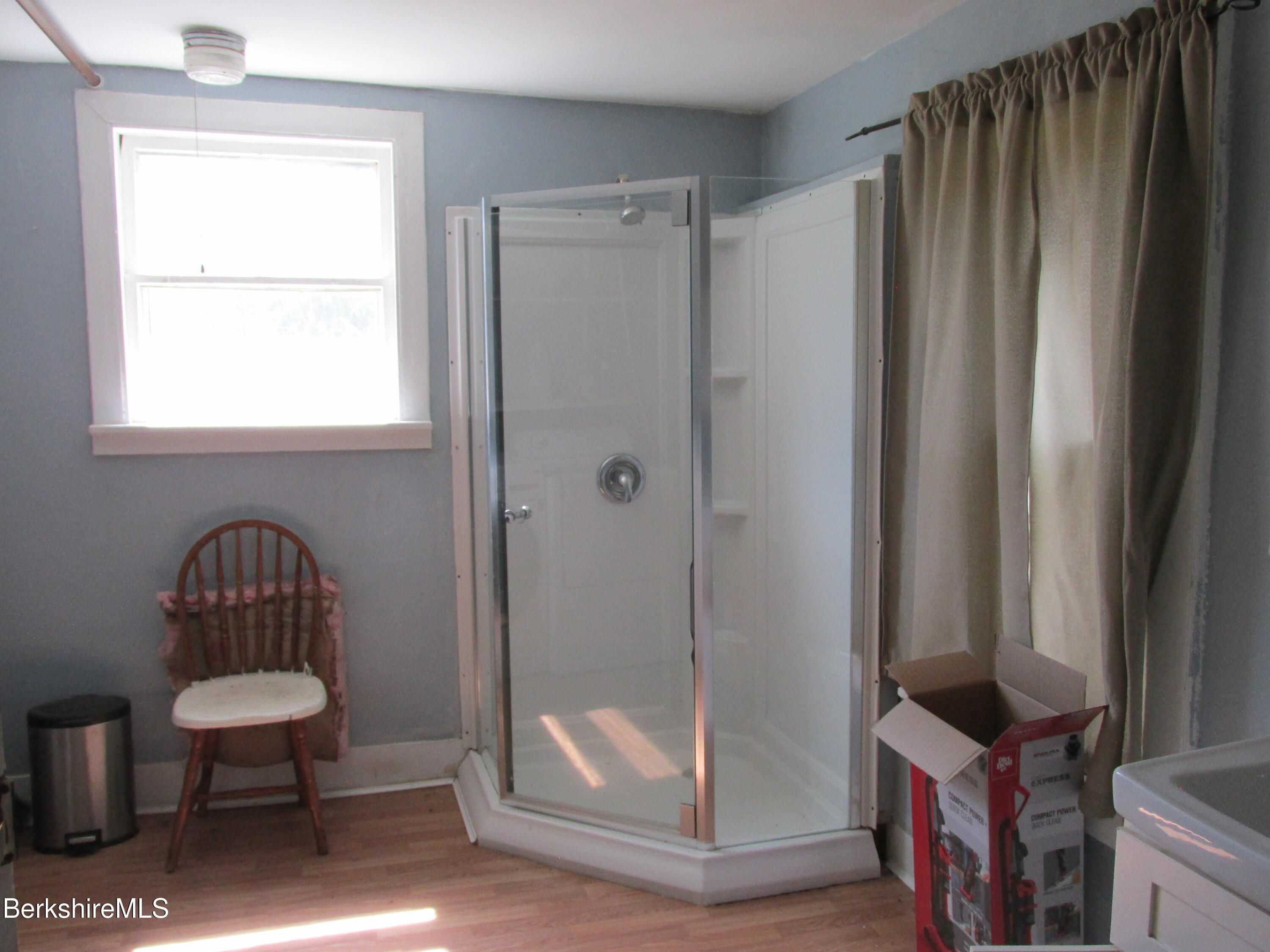 Ghent, New York 12075, United States, 3 Bedrooms Bedrooms, ,2 BathroomsBathrooms,Residential,Pending,111447