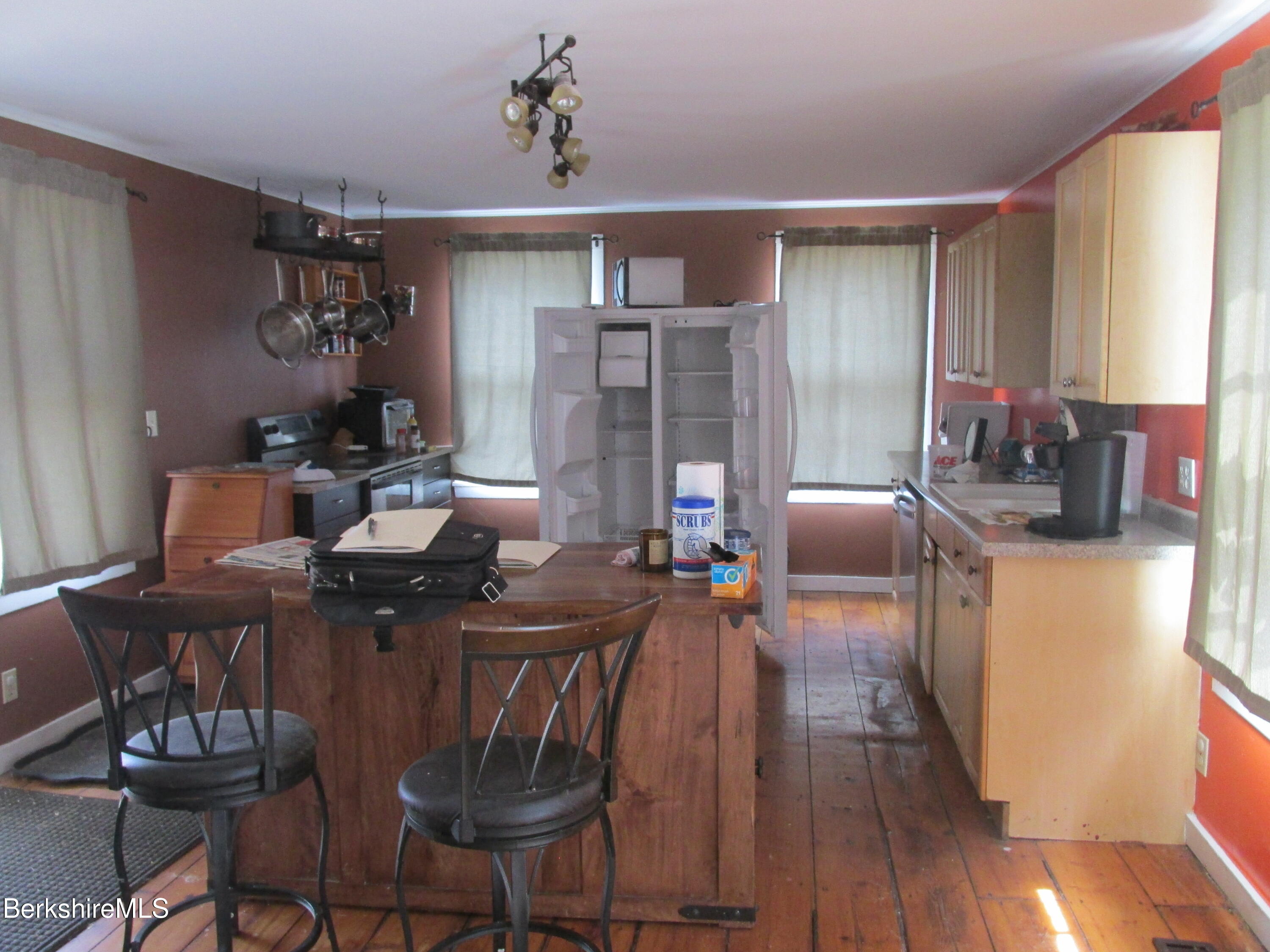 Ghent, New York 12075, United States, 3 Bedrooms Bedrooms, ,2 BathroomsBathrooms,Residential,Pending,111447