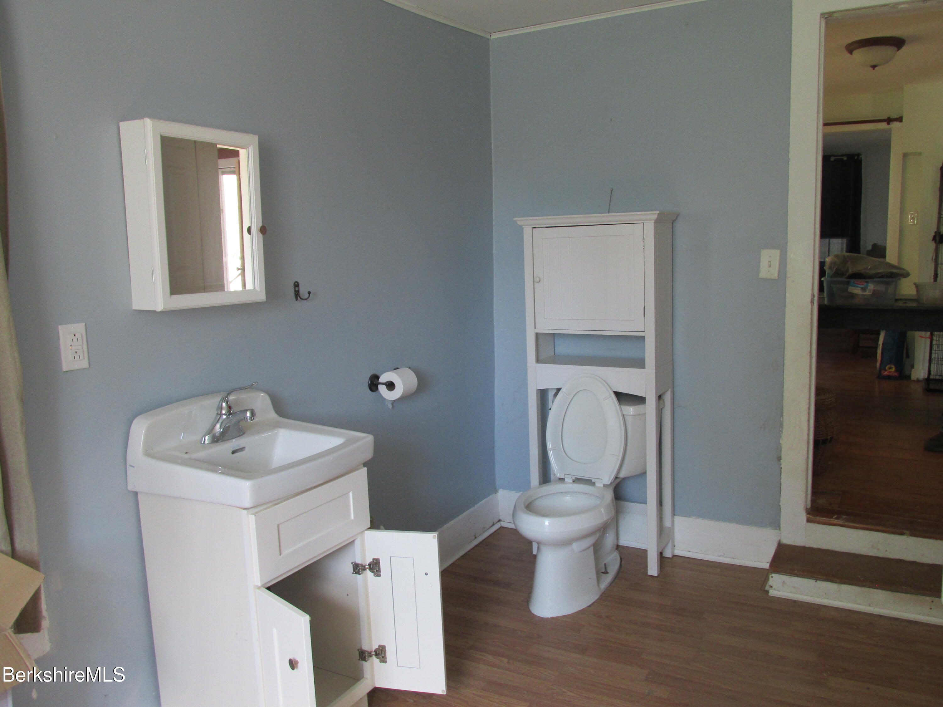 Ghent, New York 12075, United States, 3 Bedrooms Bedrooms, ,2 BathroomsBathrooms,Residential,Pending,111447