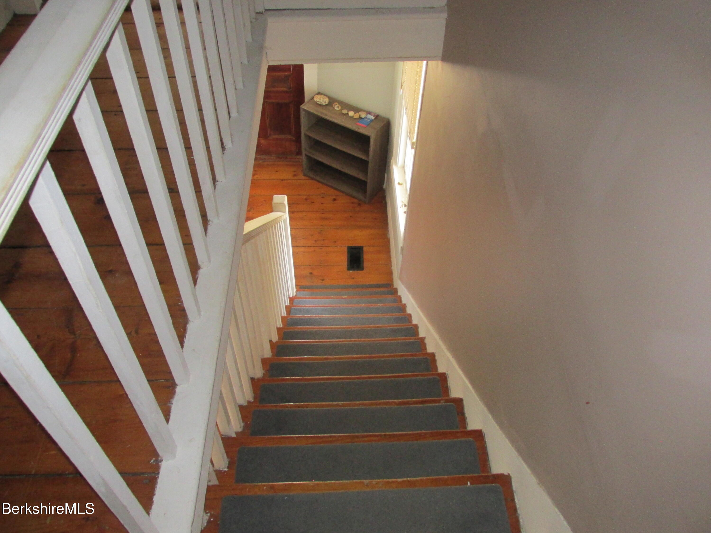 Ghent, New York 12075, United States, 3 Bedrooms Bedrooms, ,2 BathroomsBathrooms,Residential,Pending,111447