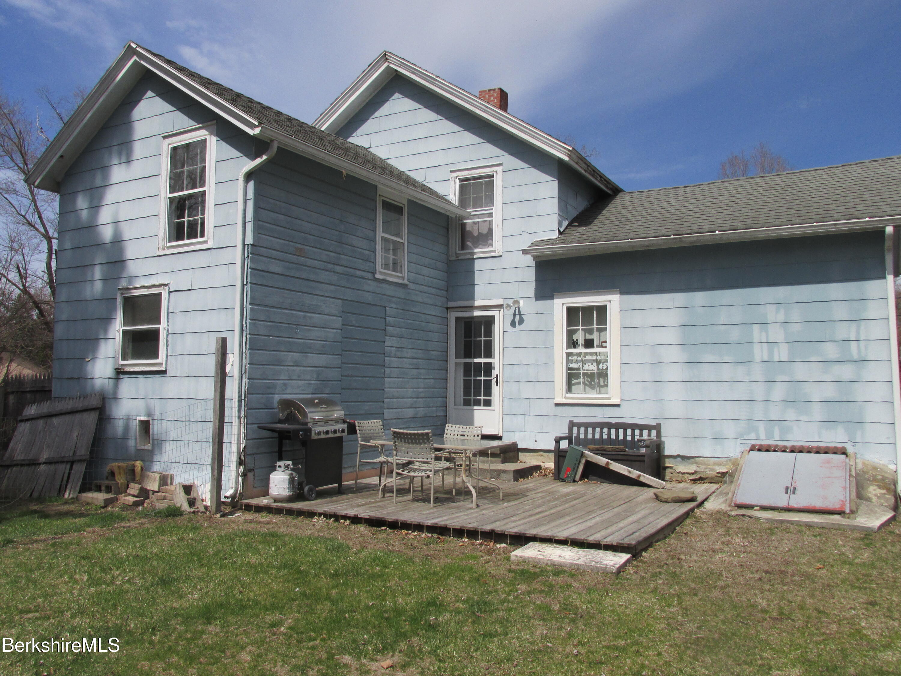 Ghent, New York 12075, United States, 3 Bedrooms Bedrooms, ,2 BathroomsBathrooms,Residential,Pending,111447