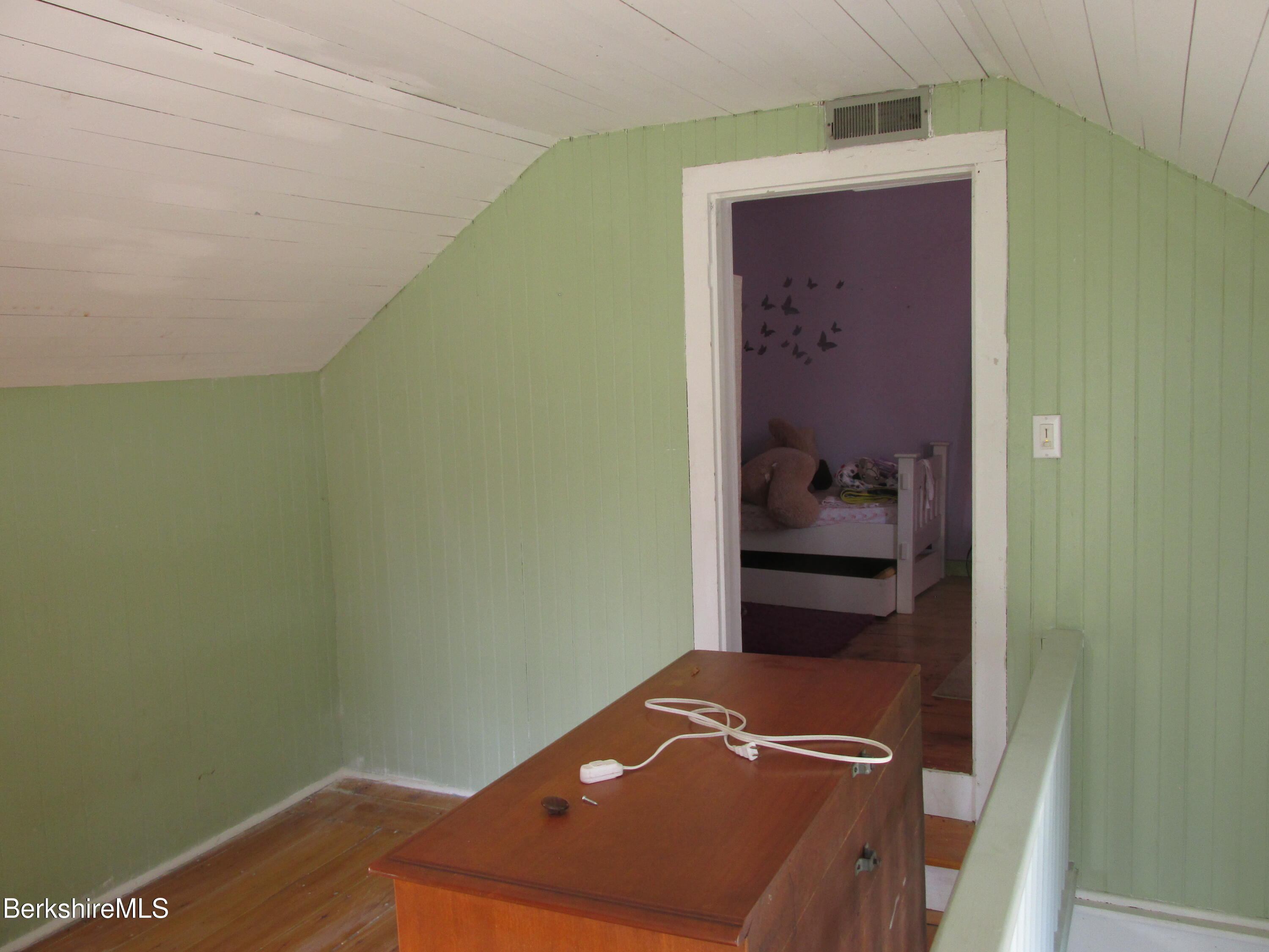 Ghent, New York 12075, United States, 3 Bedrooms Bedrooms, ,2 BathroomsBathrooms,Residential,Pending,111447