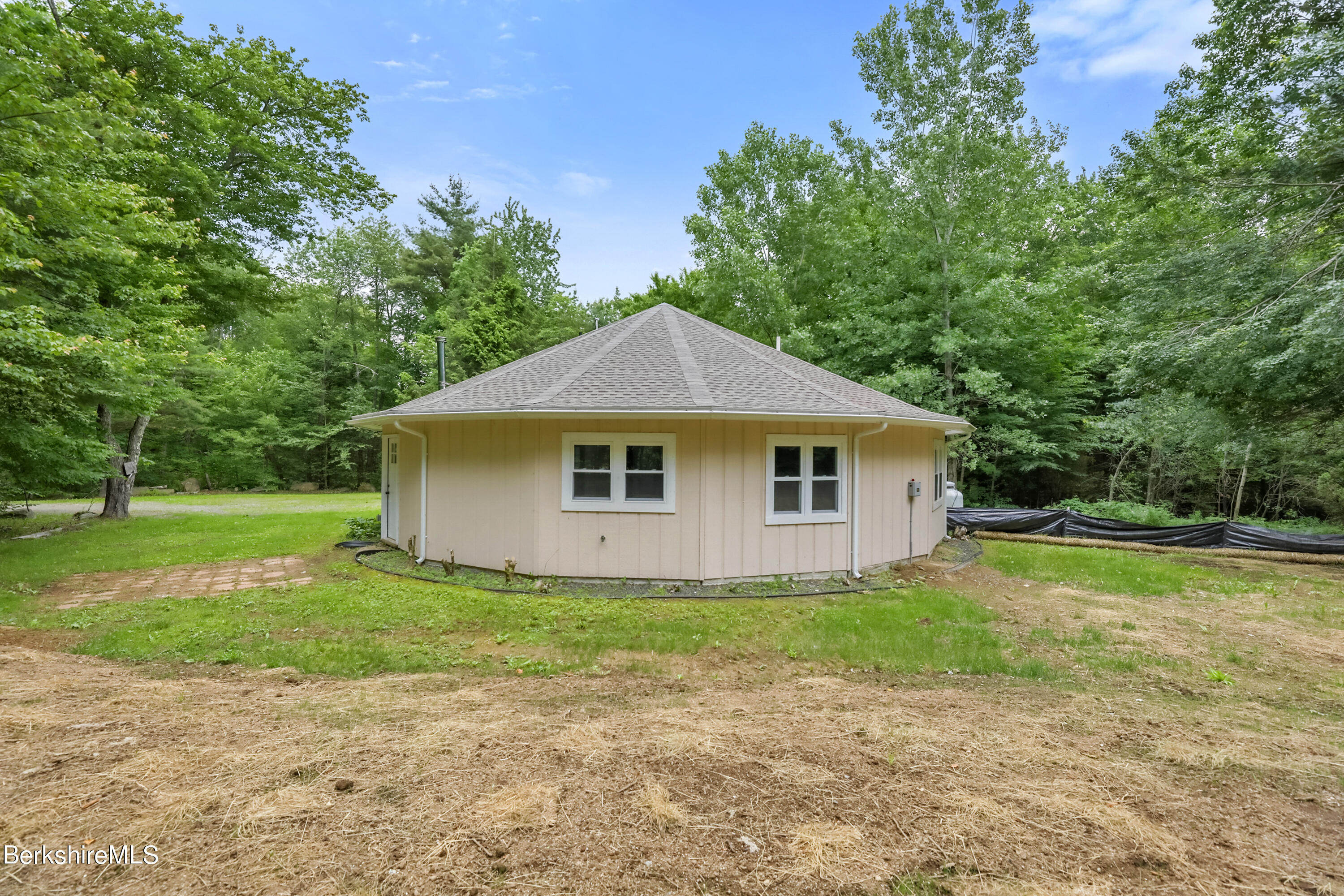 23 Algerie Rd, Becket, Massachusetts image 3