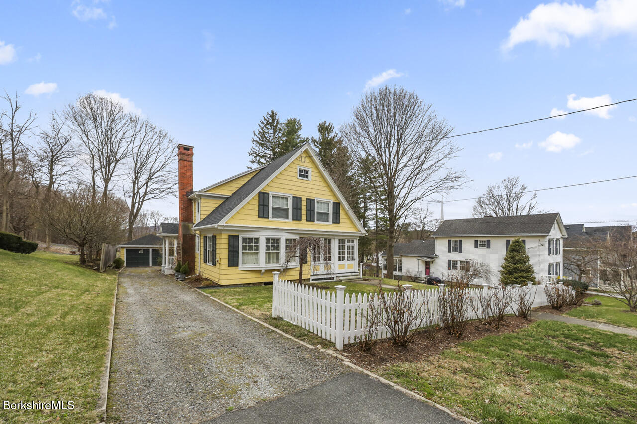 100 Franklin St, Lee, Massachusetts image 1