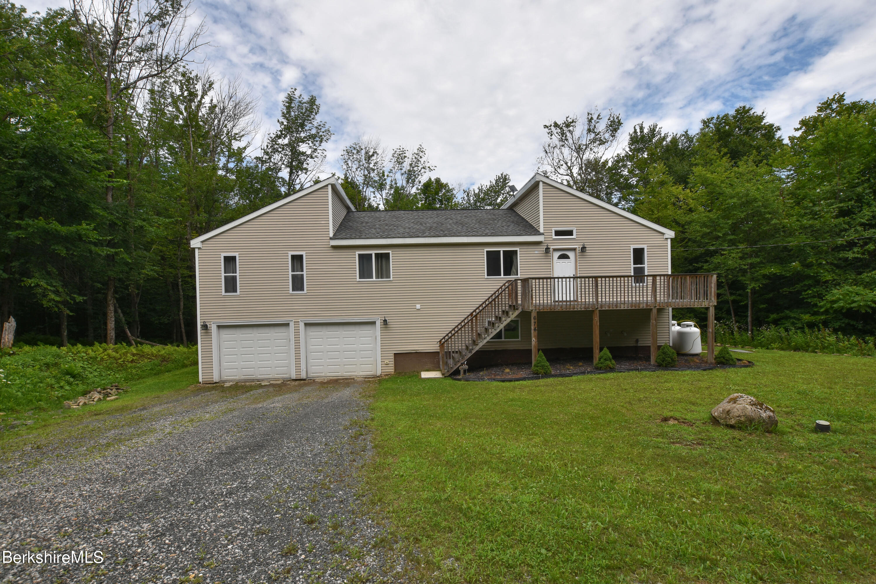 674 Benton Hill Rd, Becket, Massachusetts image 2