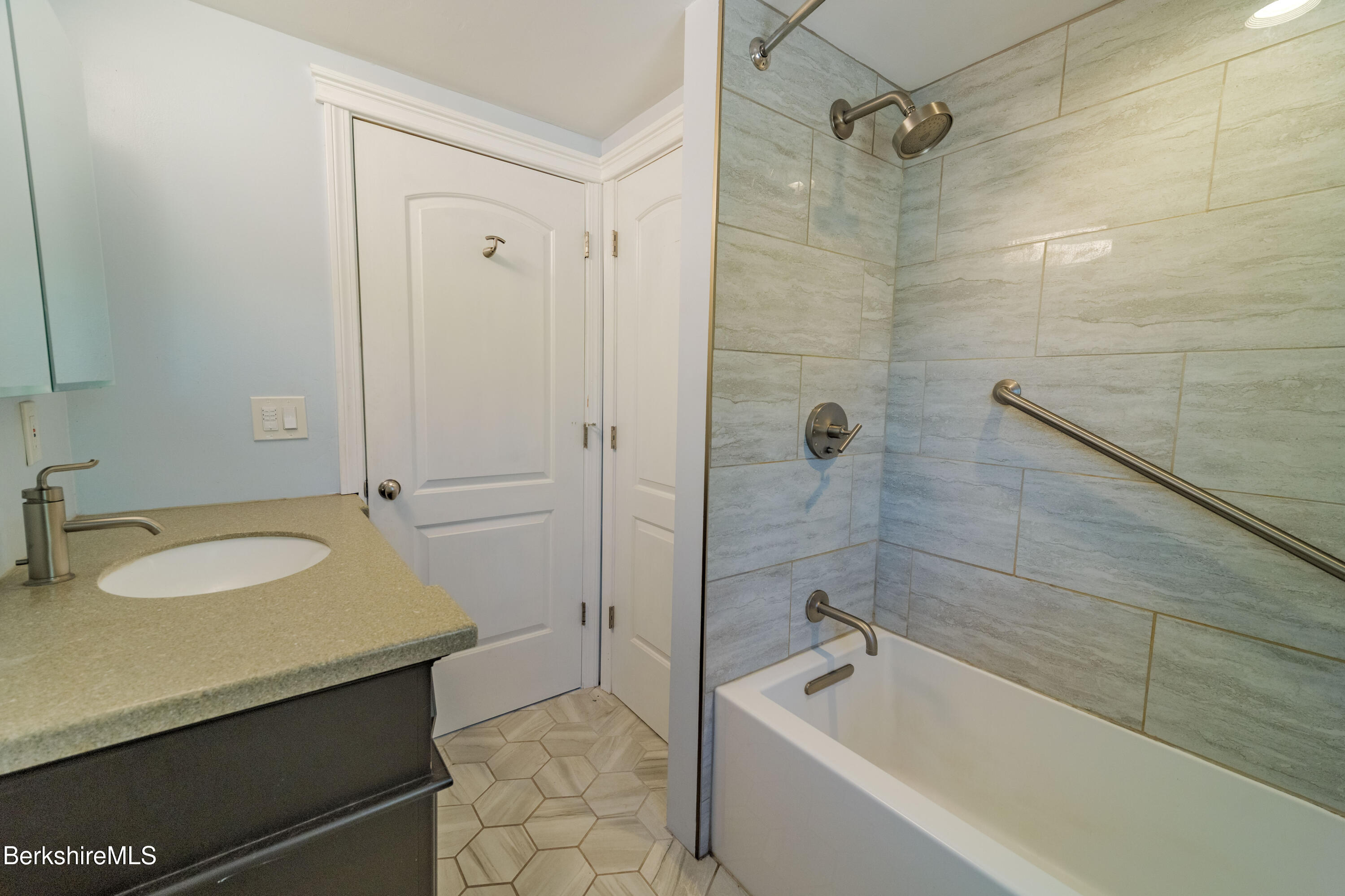 13 Grant St, Adams, Massachusetts image 12