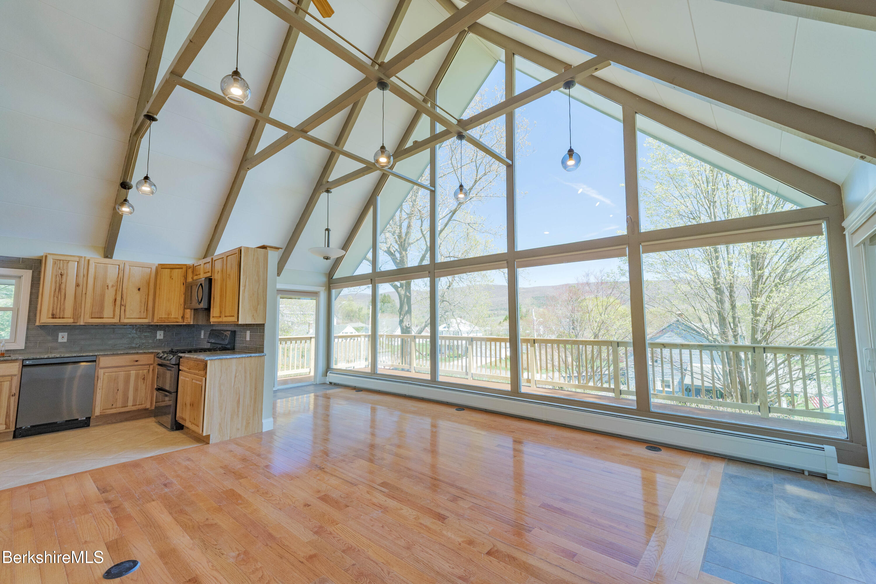 13 Grant St, Adams, Massachusetts image 8