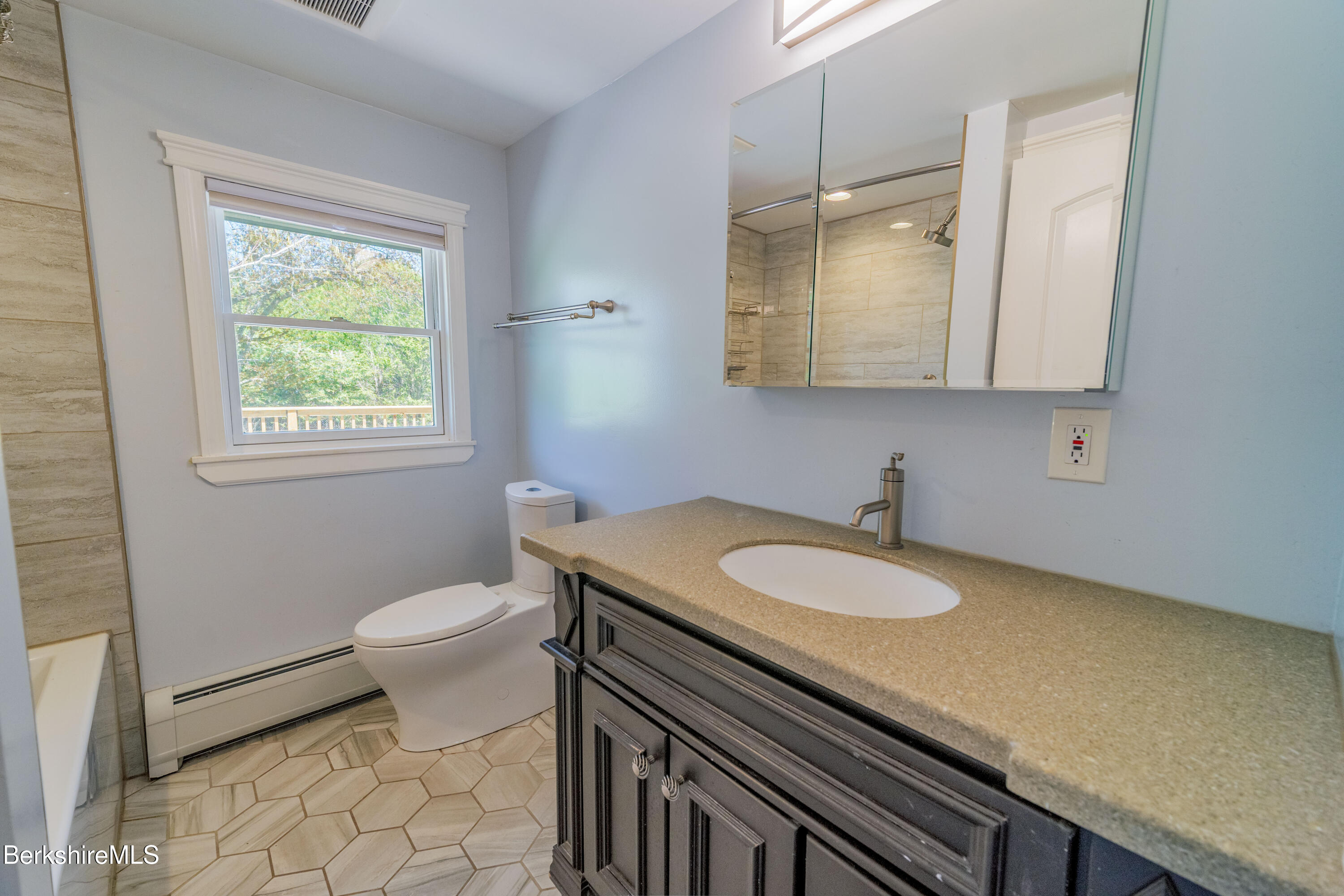 13 Grant St, Adams, Massachusetts image 11