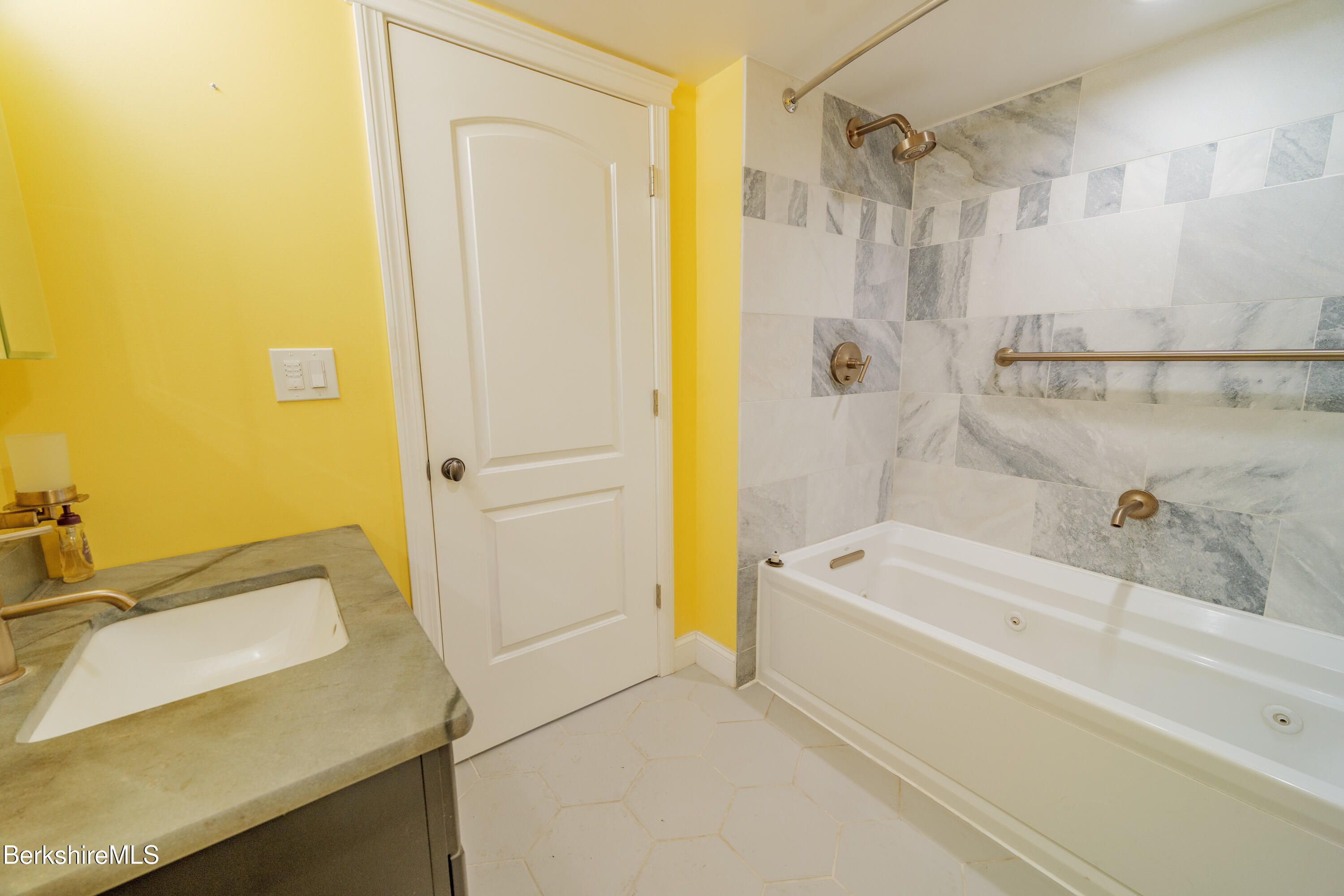13 Grant St, Adams, Massachusetts image 22
