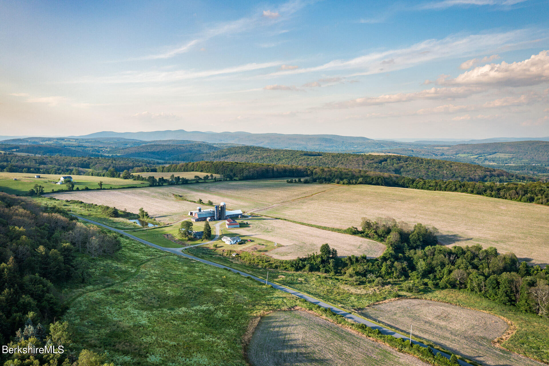 5 Homestead Farm Ln, Millerton, New York image 1