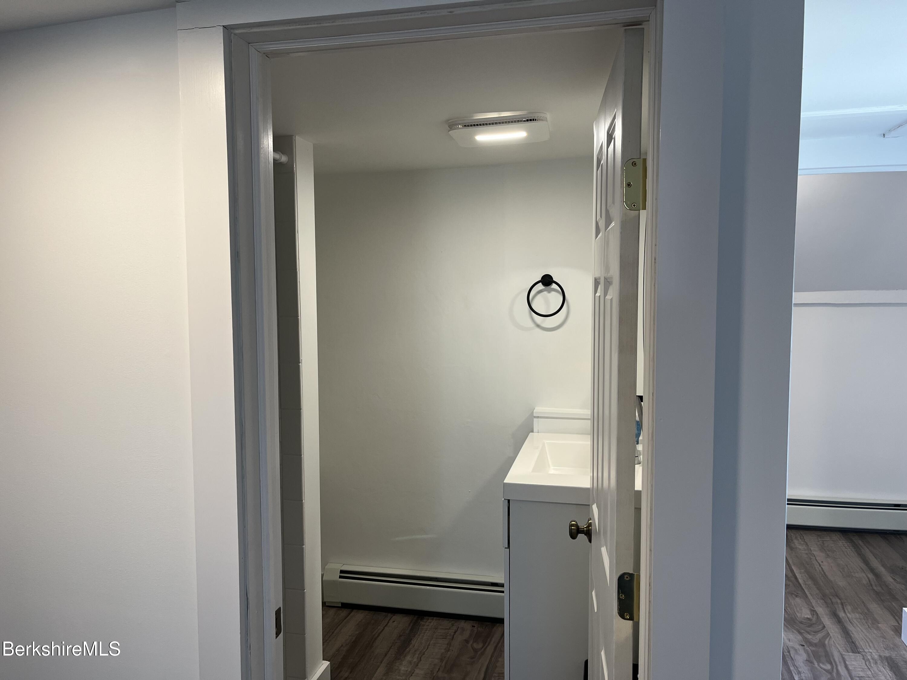 Pittsfield, Massachusetts 01201, United States, 2 Bedrooms Bedrooms, ,3 BathroomsBathrooms,Residential,Active,101026