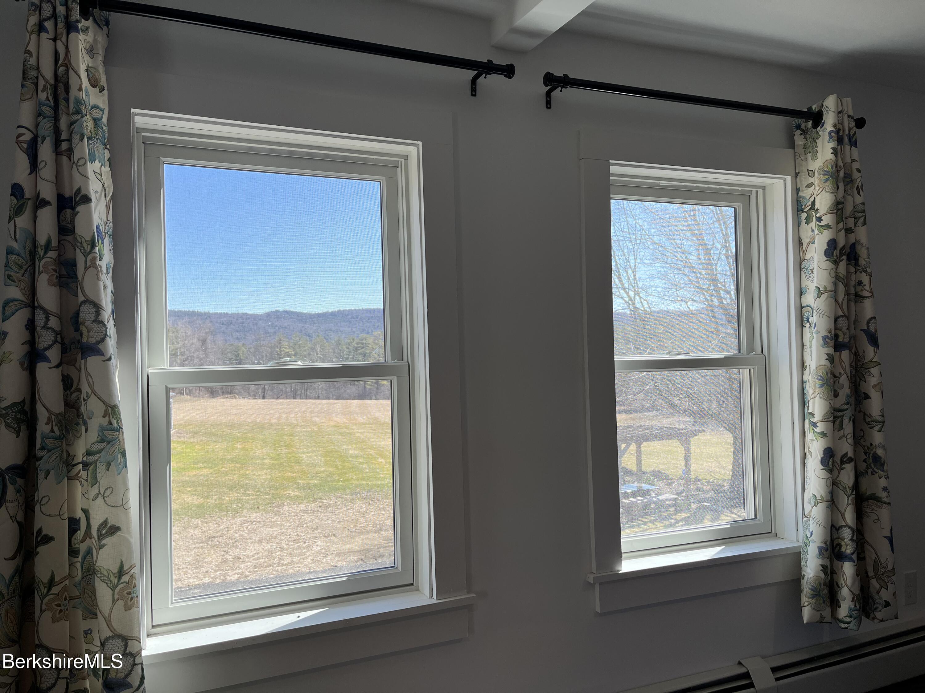 Pittsfield, Massachusetts 01201, United States, 2 Bedrooms Bedrooms, ,3 BathroomsBathrooms,Residential,Active,101026