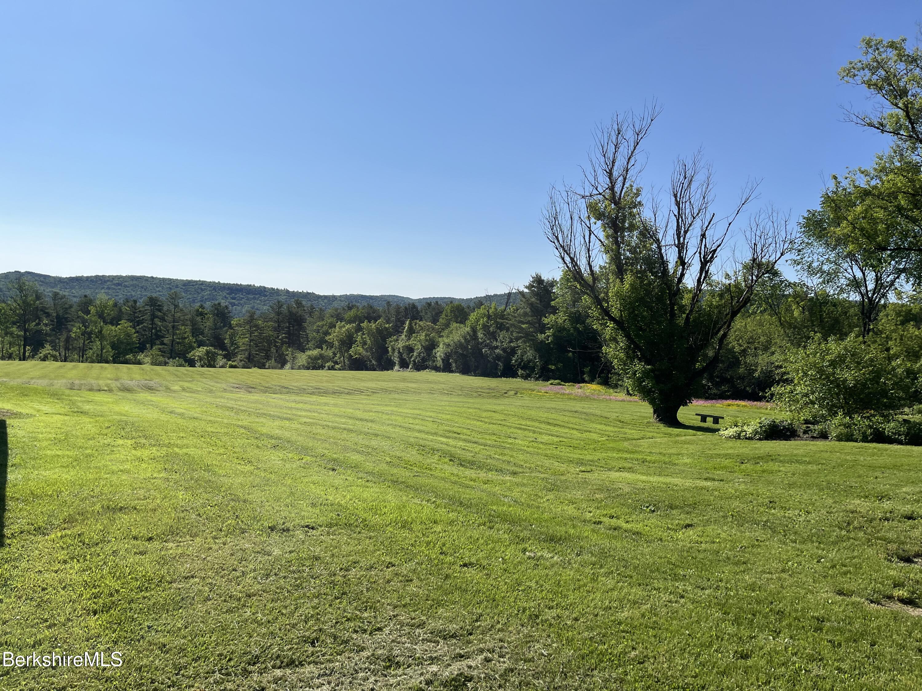 Pittsfield, Massachusetts 01201, United States, 2 Bedrooms Bedrooms, ,3 BathroomsBathrooms,Residential,Active,101026