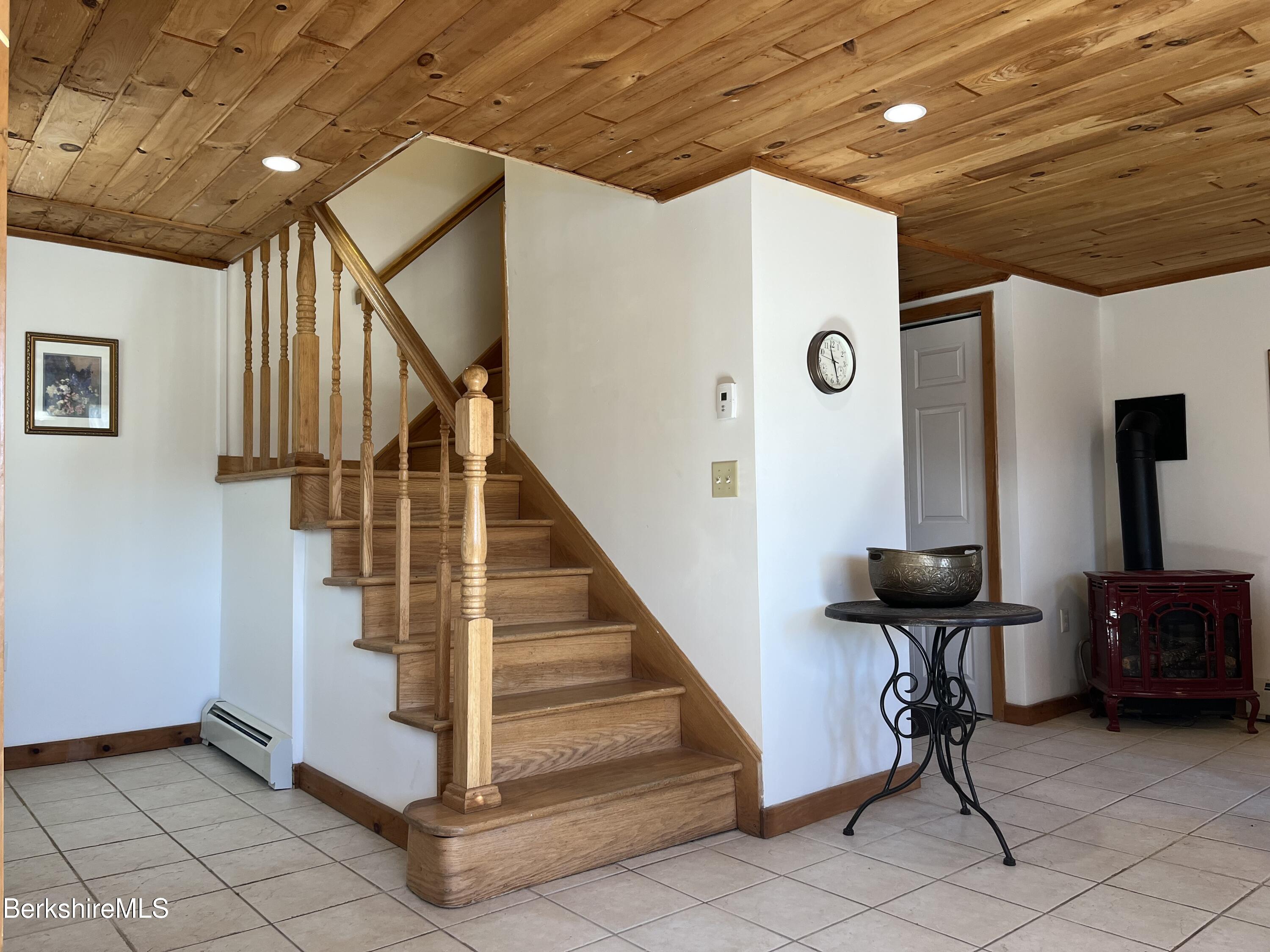 Pittsfield, Massachusetts 01201, United States, 2 Bedrooms Bedrooms, ,3 BathroomsBathrooms,Residential,Active,101026