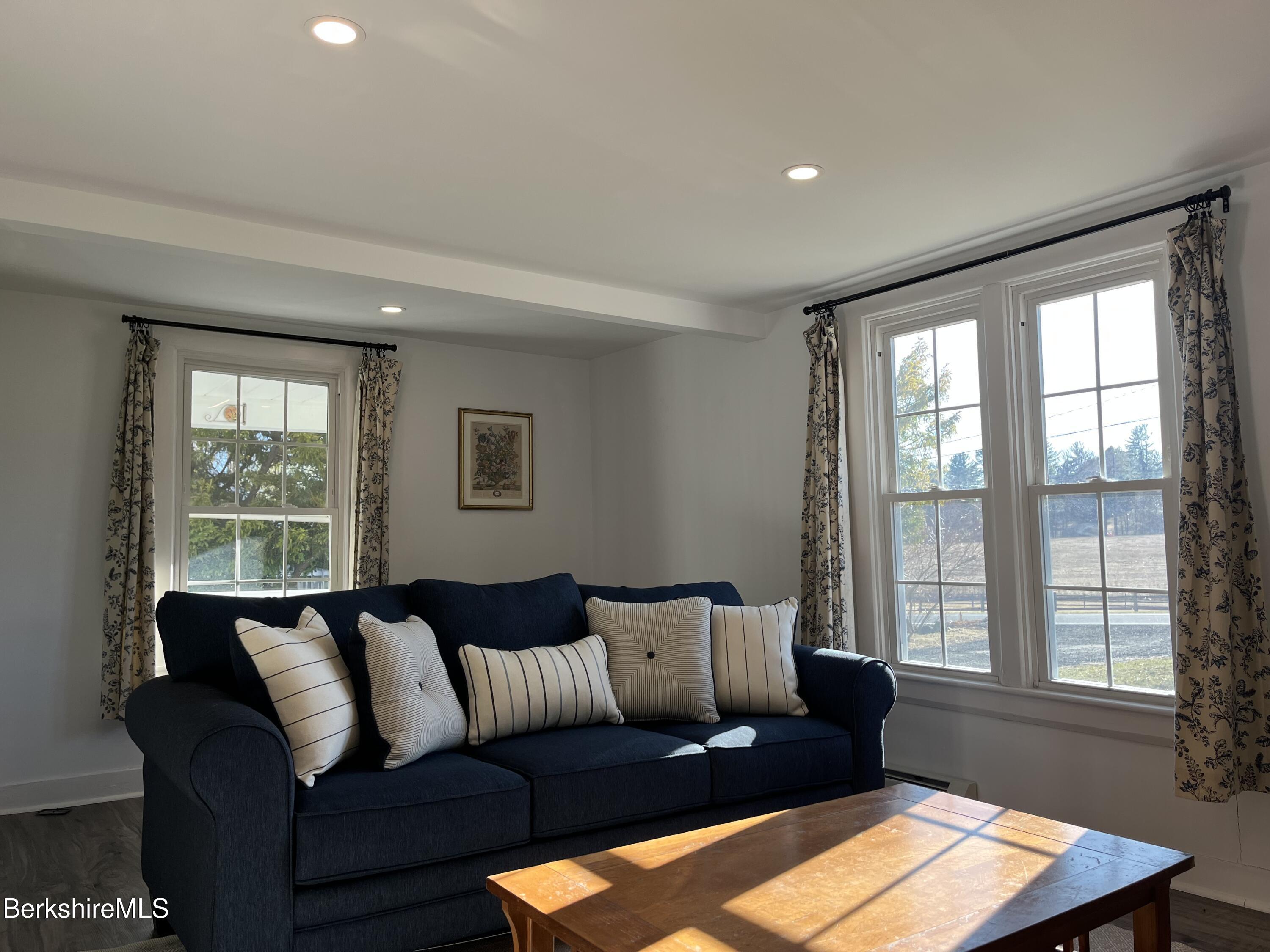 Pittsfield, Massachusetts 01201, United States, 2 Bedrooms Bedrooms, ,3 BathroomsBathrooms,Residential,Active,101026