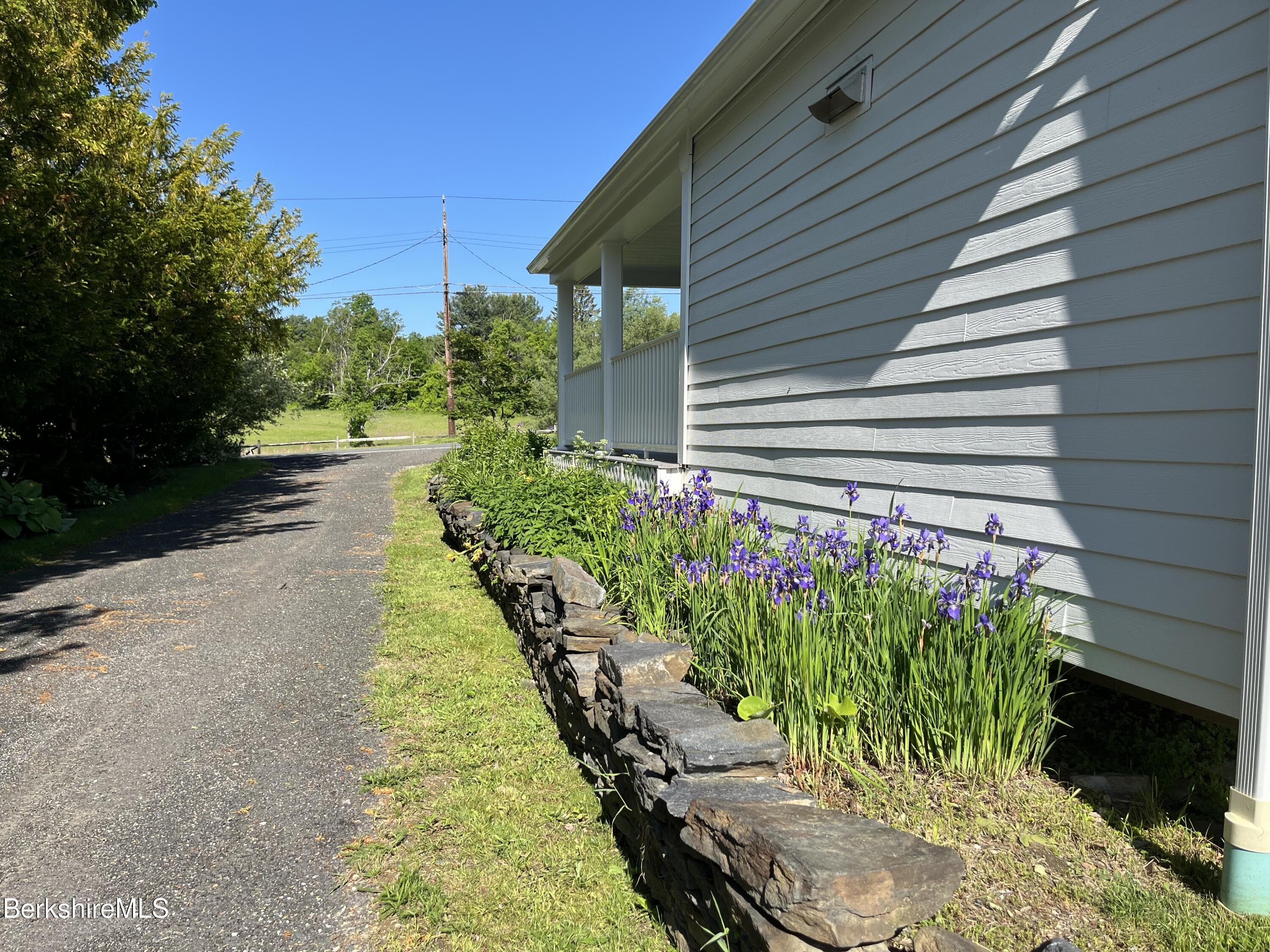 Pittsfield, Massachusetts 01201, United States, 2 Bedrooms Bedrooms, ,3 BathroomsBathrooms,Residential,Active,101026