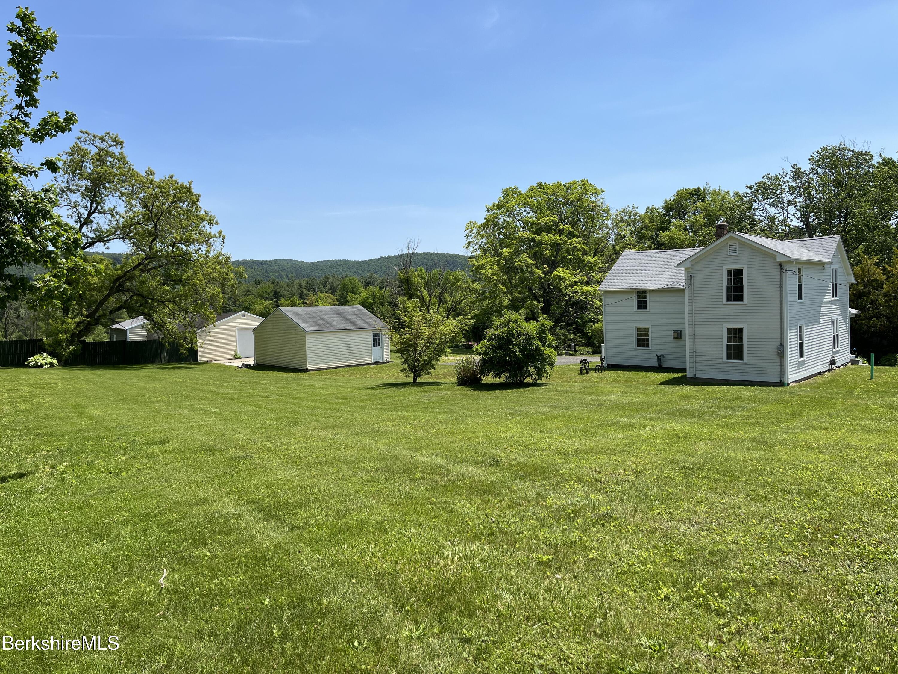 Pittsfield, Massachusetts 01201, United States, 2 Bedrooms Bedrooms, ,3 BathroomsBathrooms,Residential,Active,101026
