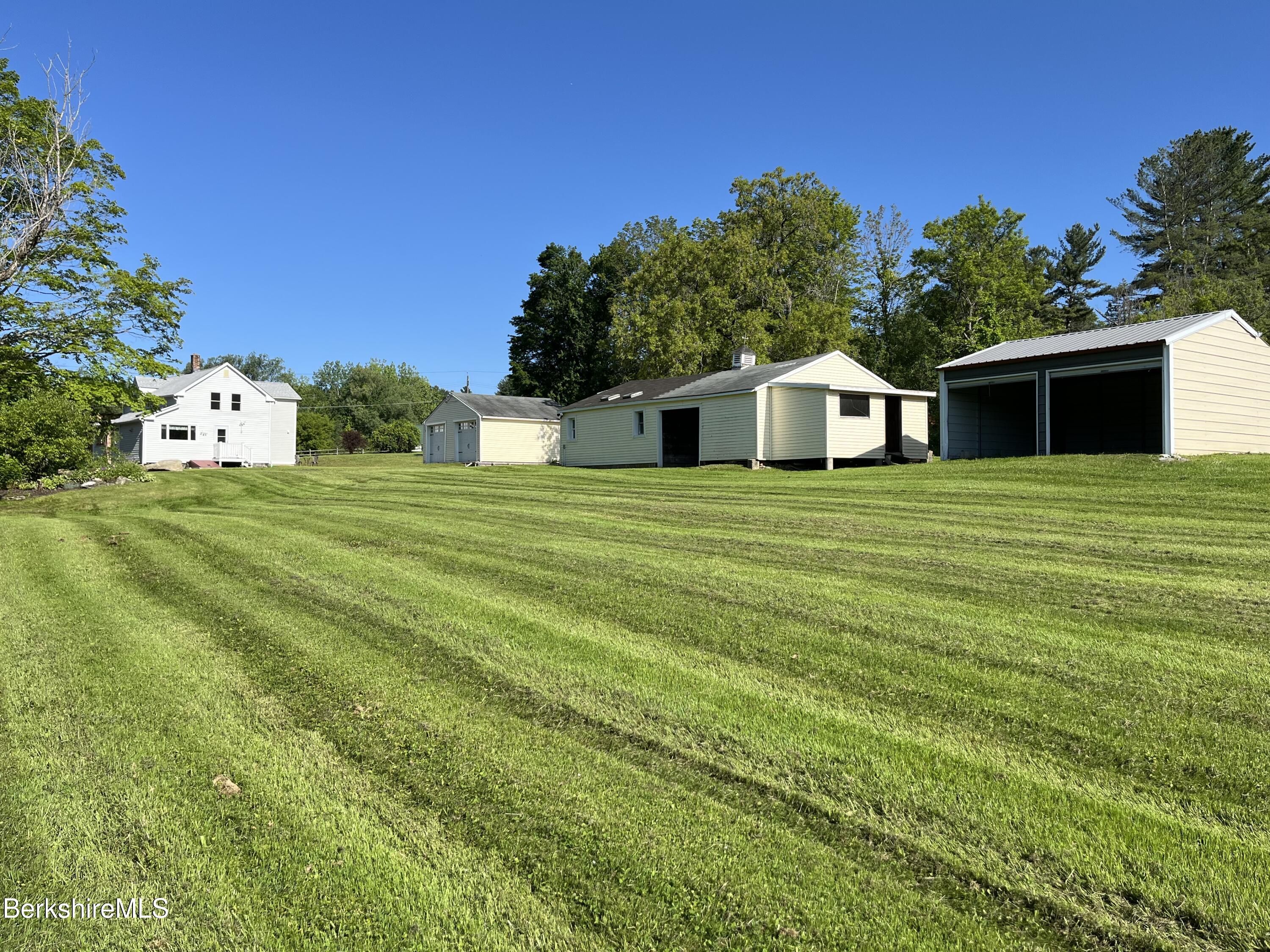 Pittsfield, Massachusetts 01201, United States, 2 Bedrooms Bedrooms, ,3 BathroomsBathrooms,Residential,Active,101026