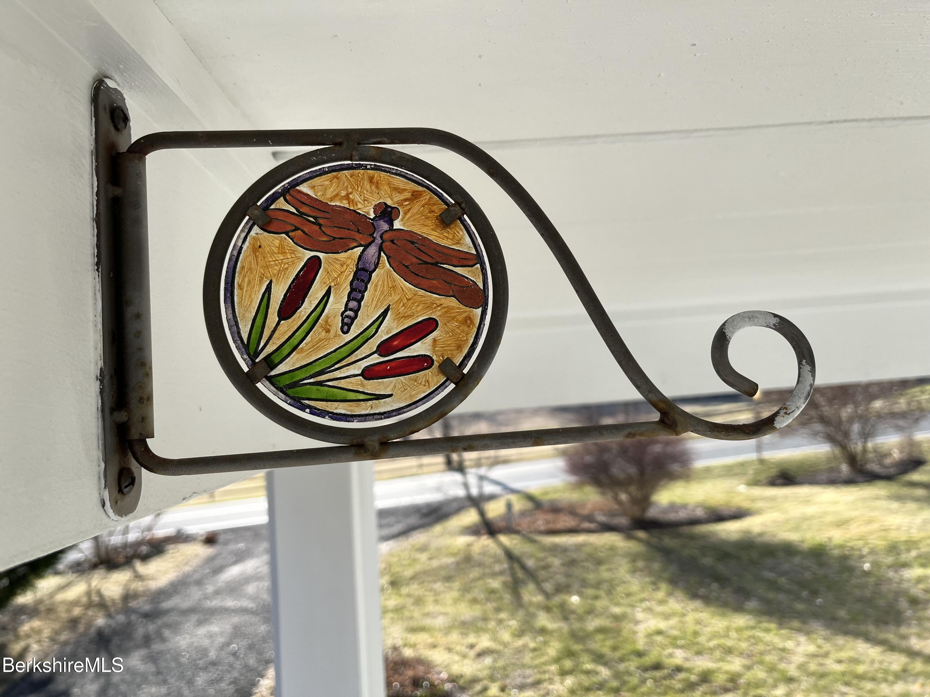 Pittsfield, Massachusetts 01201, United States, 2 Bedrooms Bedrooms, ,3 BathroomsBathrooms,Residential,Active,101026