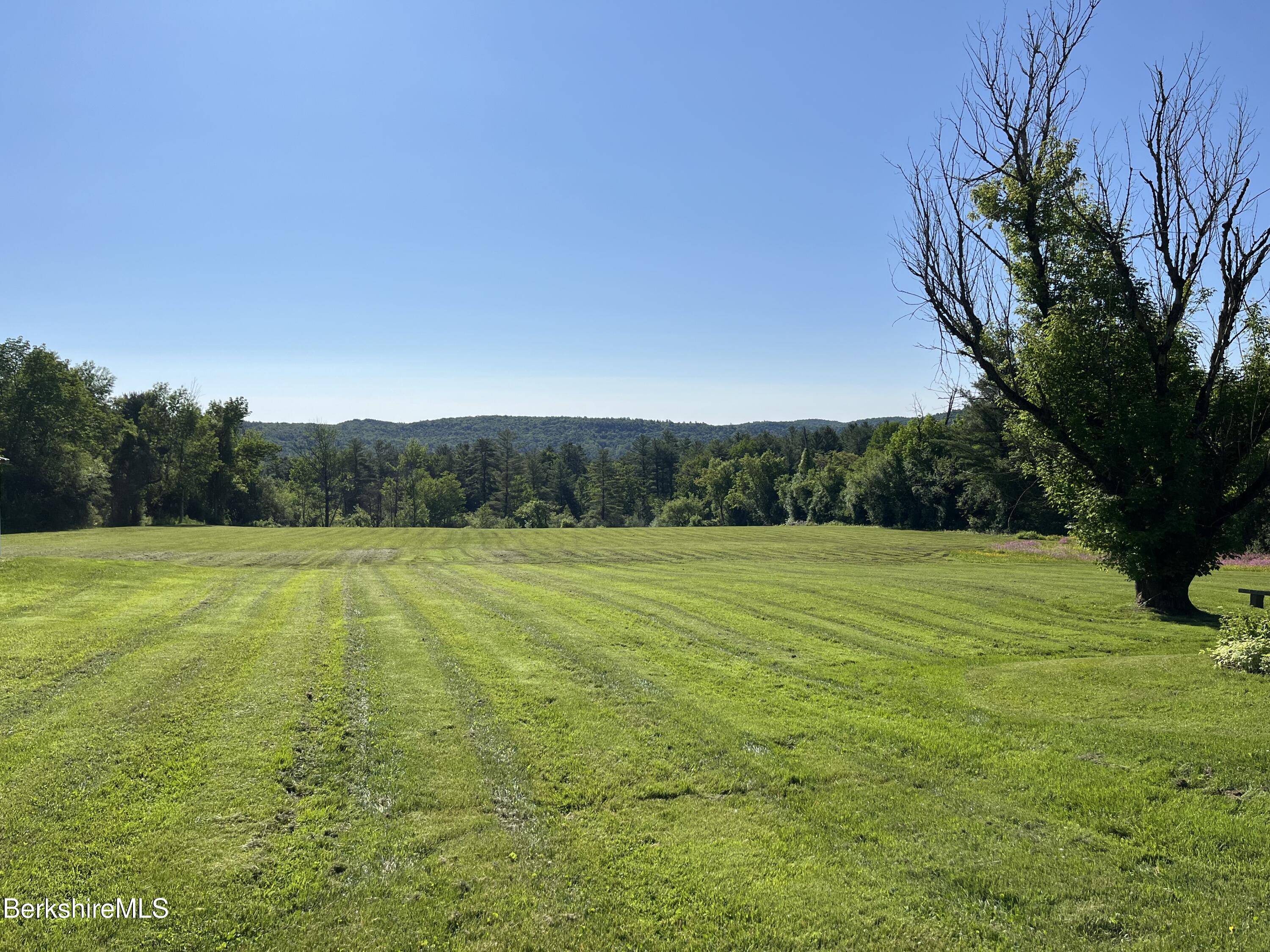 Pittsfield, Massachusetts 01201, United States, 2 Bedrooms Bedrooms, ,3 BathroomsBathrooms,Residential,Active,101026