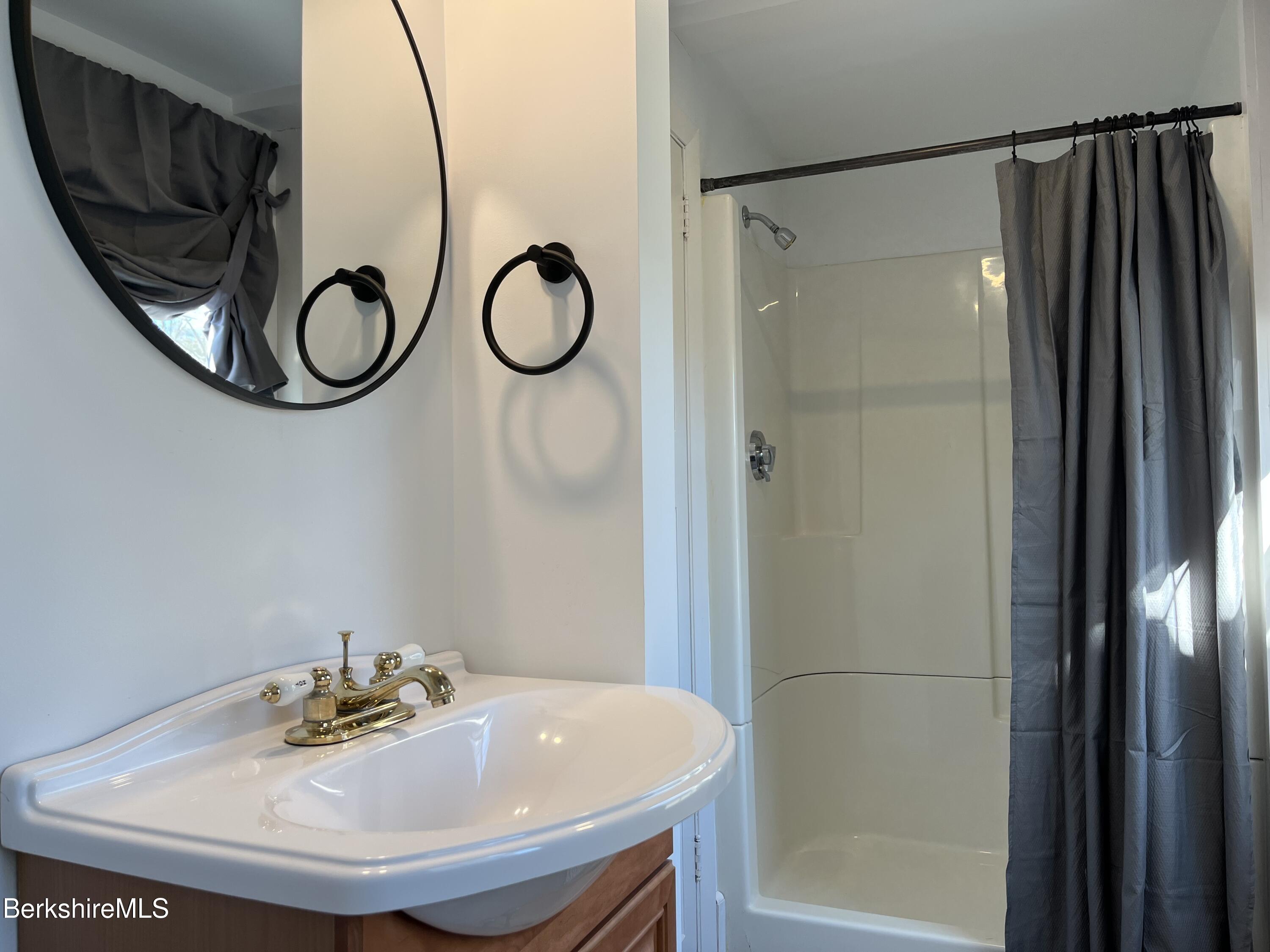 Pittsfield, Massachusetts 01201, United States, 2 Bedrooms Bedrooms, ,3 BathroomsBathrooms,Residential,Active,101026