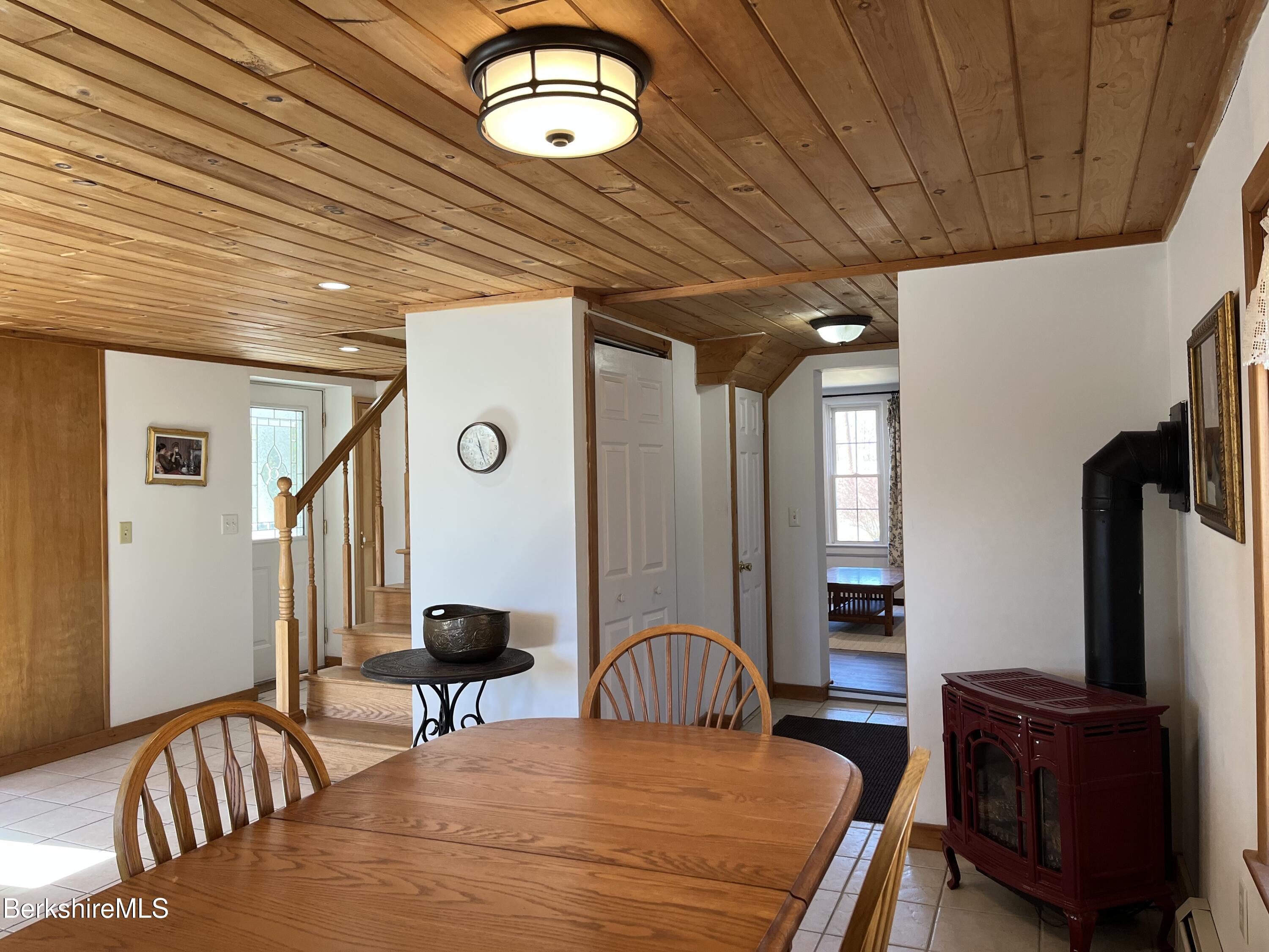 Pittsfield, Massachusetts 01201, United States, 2 Bedrooms Bedrooms, ,3 BathroomsBathrooms,Residential,Active,101026