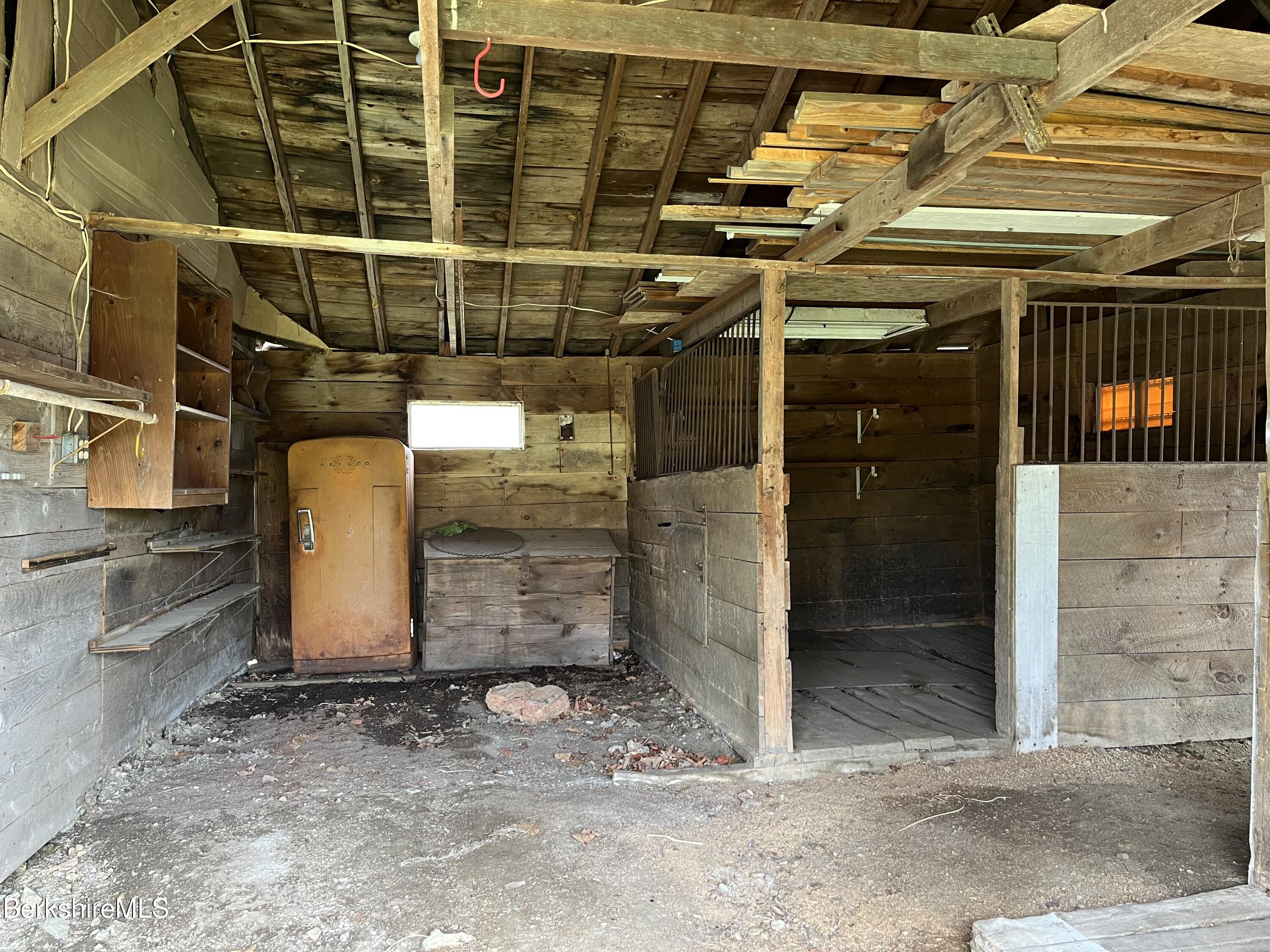 Pittsfield, Massachusetts 01201, United States, 2 Bedrooms Bedrooms, ,3 BathroomsBathrooms,Residential,Active,101026