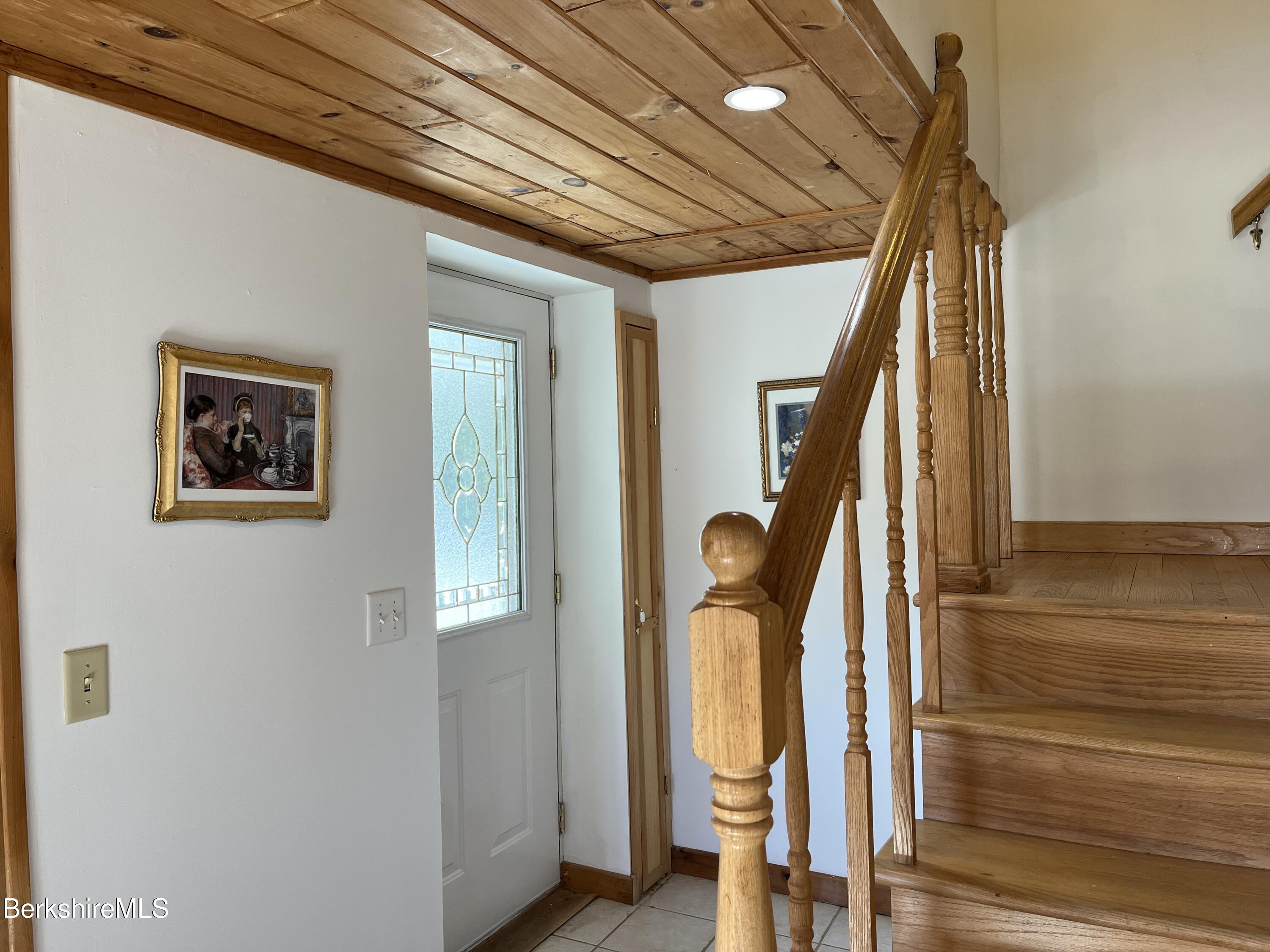 Pittsfield, Massachusetts 01201, United States, 2 Bedrooms Bedrooms, ,3 BathroomsBathrooms,Residential,Active,101026