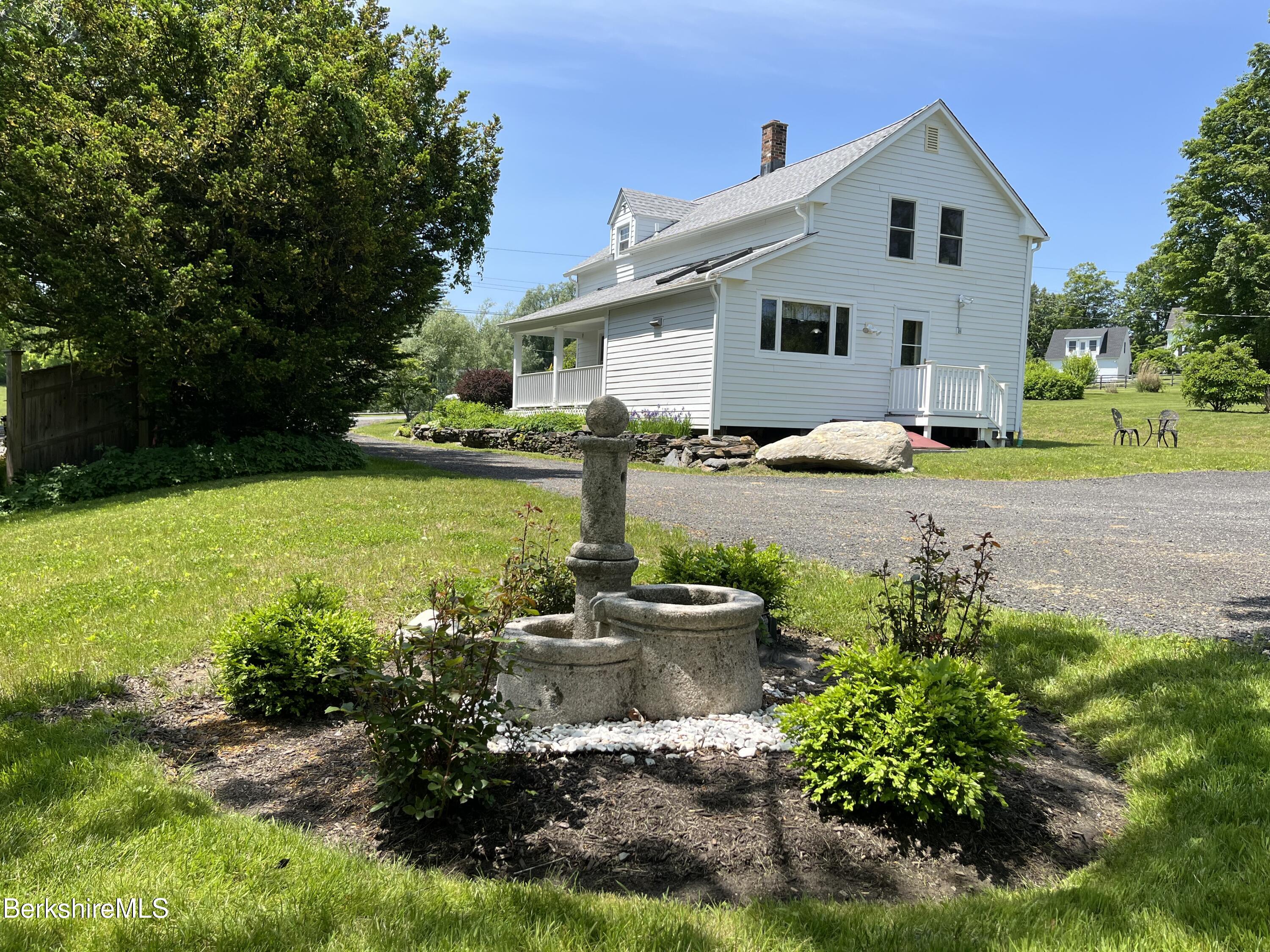 Pittsfield, Massachusetts 01201, United States, 2 Bedrooms Bedrooms, ,3 BathroomsBathrooms,Residential,Active,101026