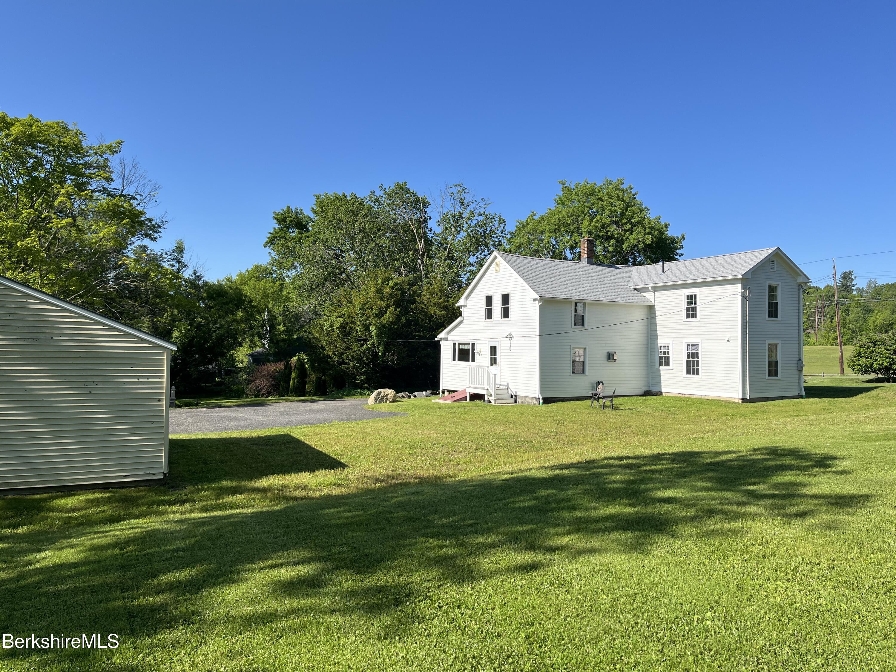 Pittsfield, Massachusetts 01201, United States, 2 Bedrooms Bedrooms, ,3 BathroomsBathrooms,Residential,Active,101026