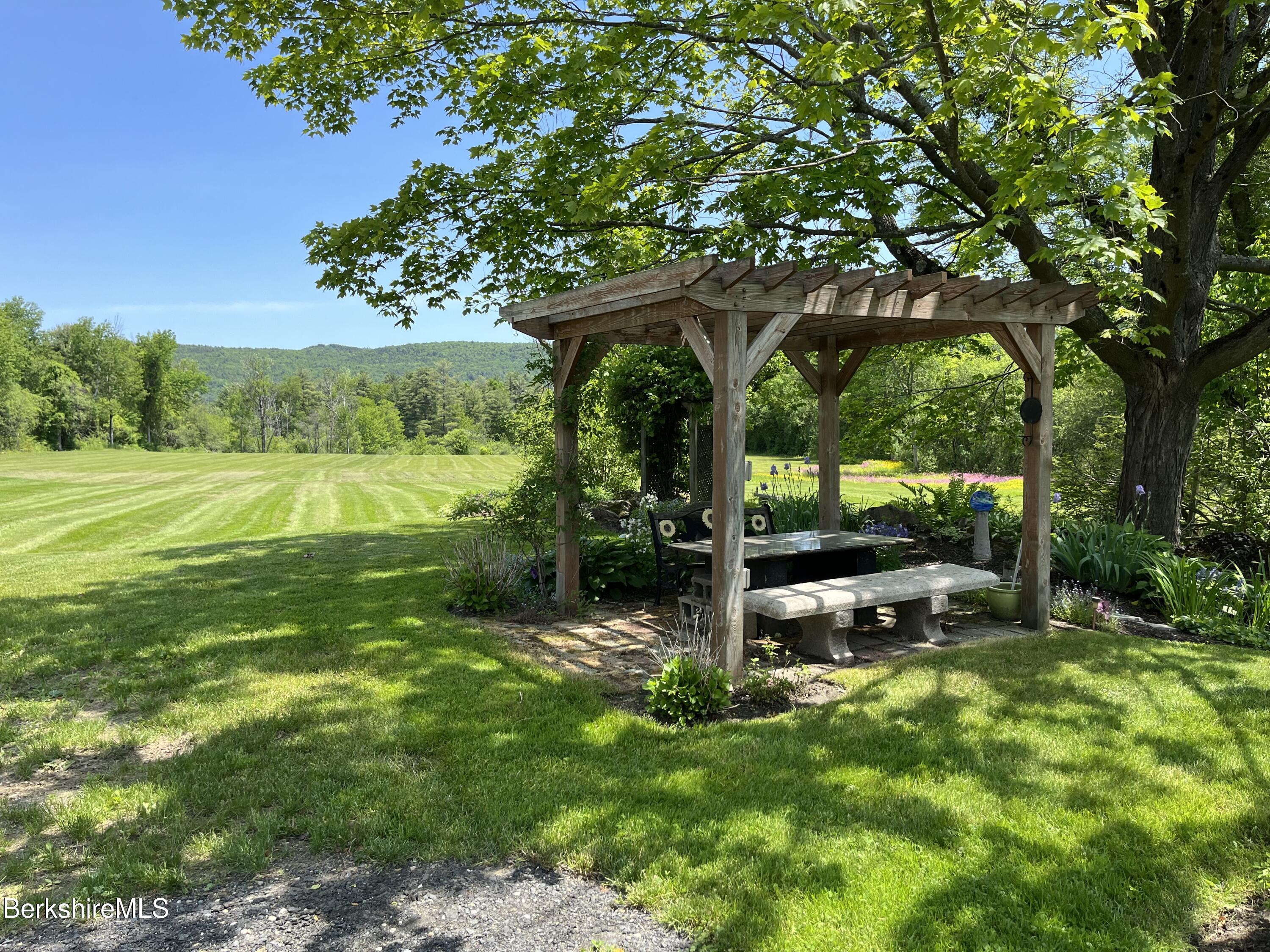 Pittsfield, Massachusetts 01201, United States, 2 Bedrooms Bedrooms, ,3 BathroomsBathrooms,Residential,Active,101026