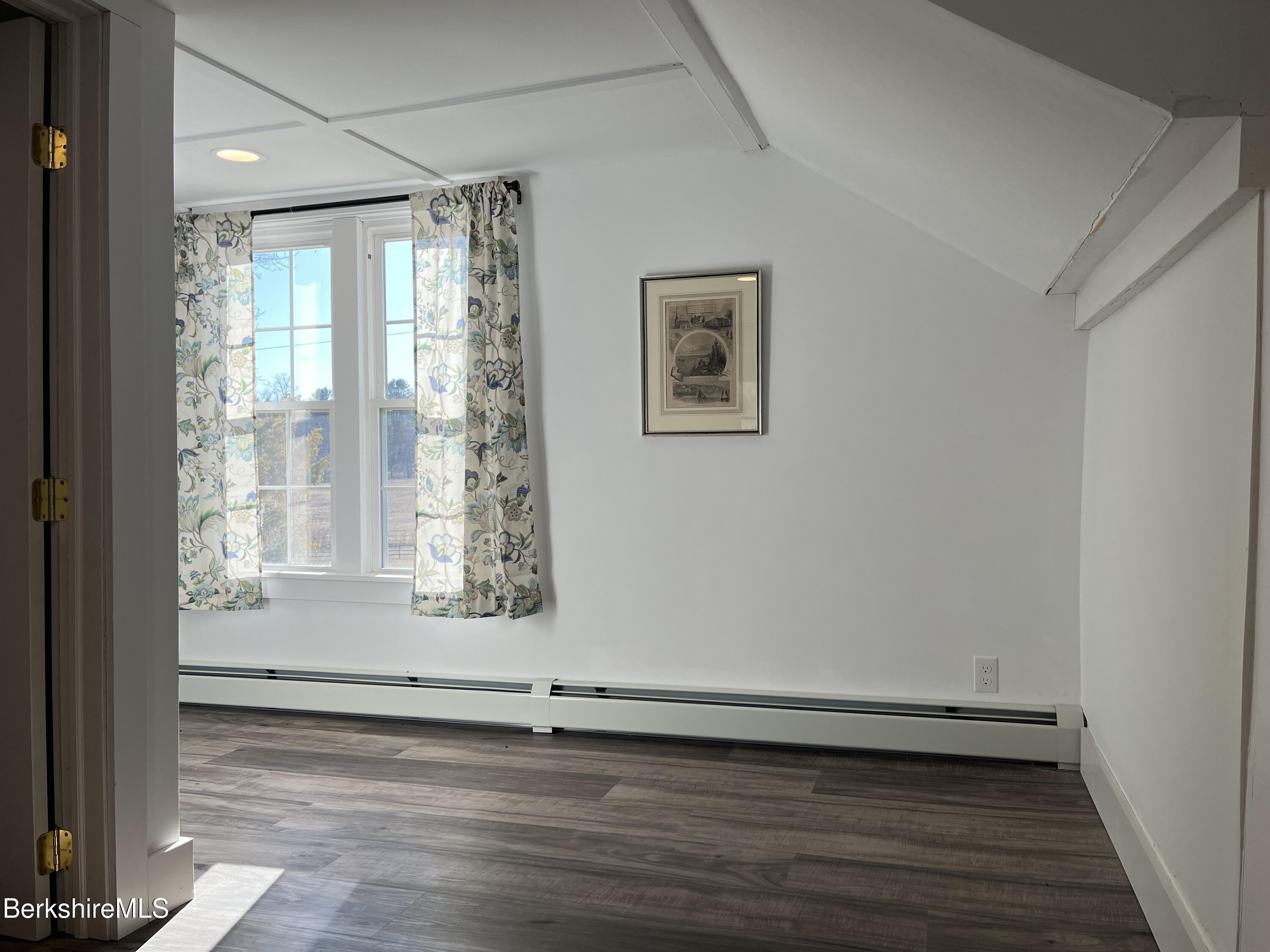 Pittsfield, Massachusetts 01201, United States, 2 Bedrooms Bedrooms, ,3 BathroomsBathrooms,Residential,Active,101026